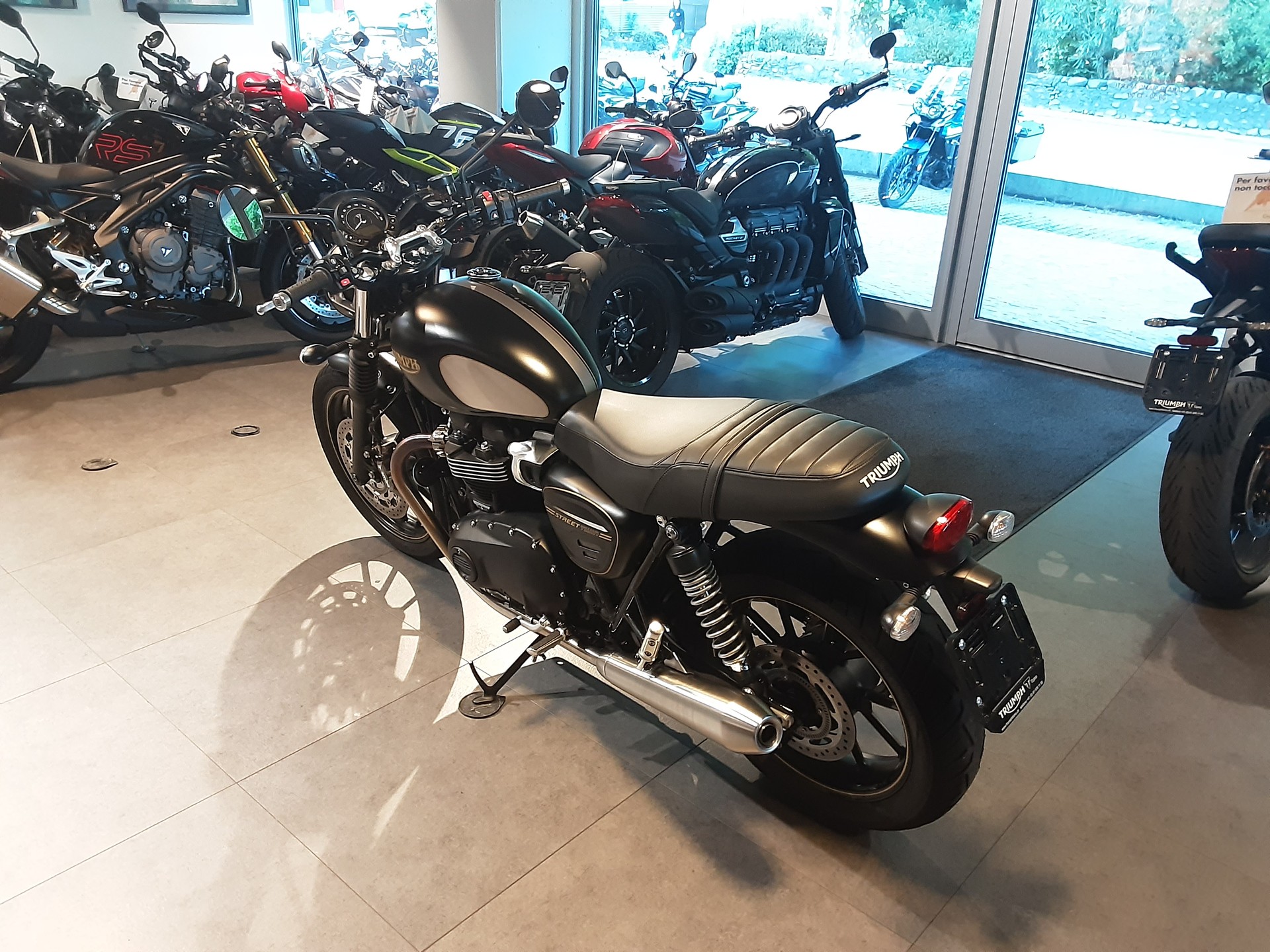 TRIUMPH Street Twin 900 Gold Line (35kW)-image-5