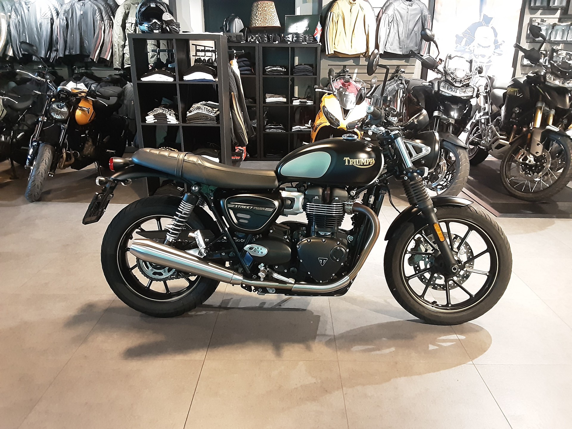 TRIUMPH Street Twin 900 Gold Line (35kW)-image-0