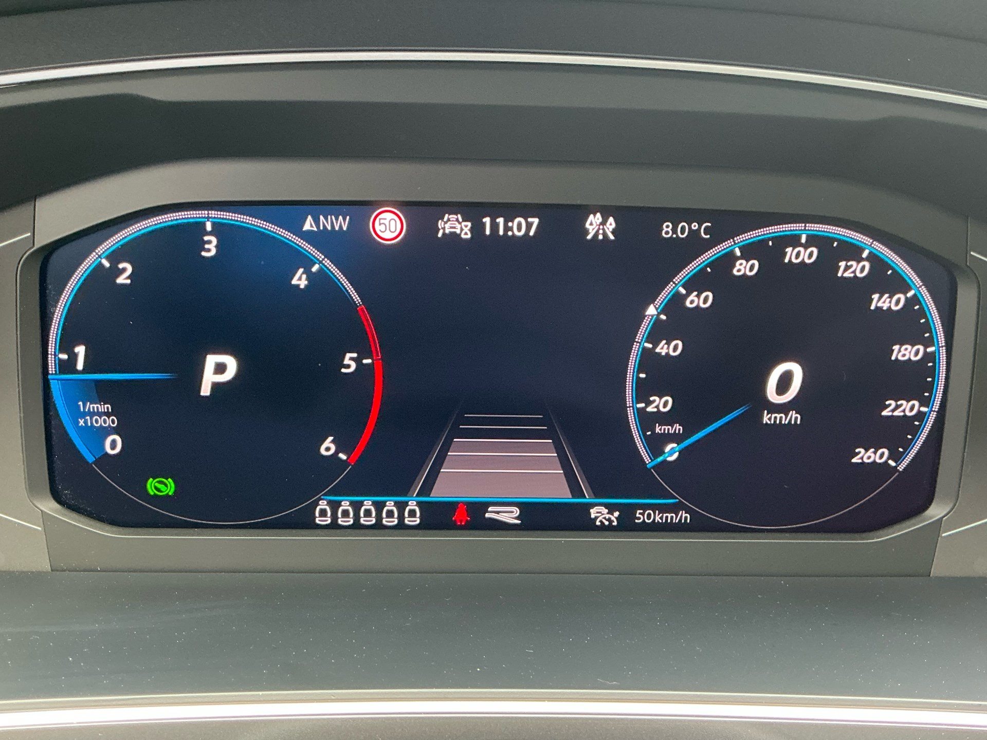 VW Tiguan Allspace R-LINE 4 MOTION *** PANORAMAGLASDACH & ANHÄNGEKUPPLUNG ***-image-10