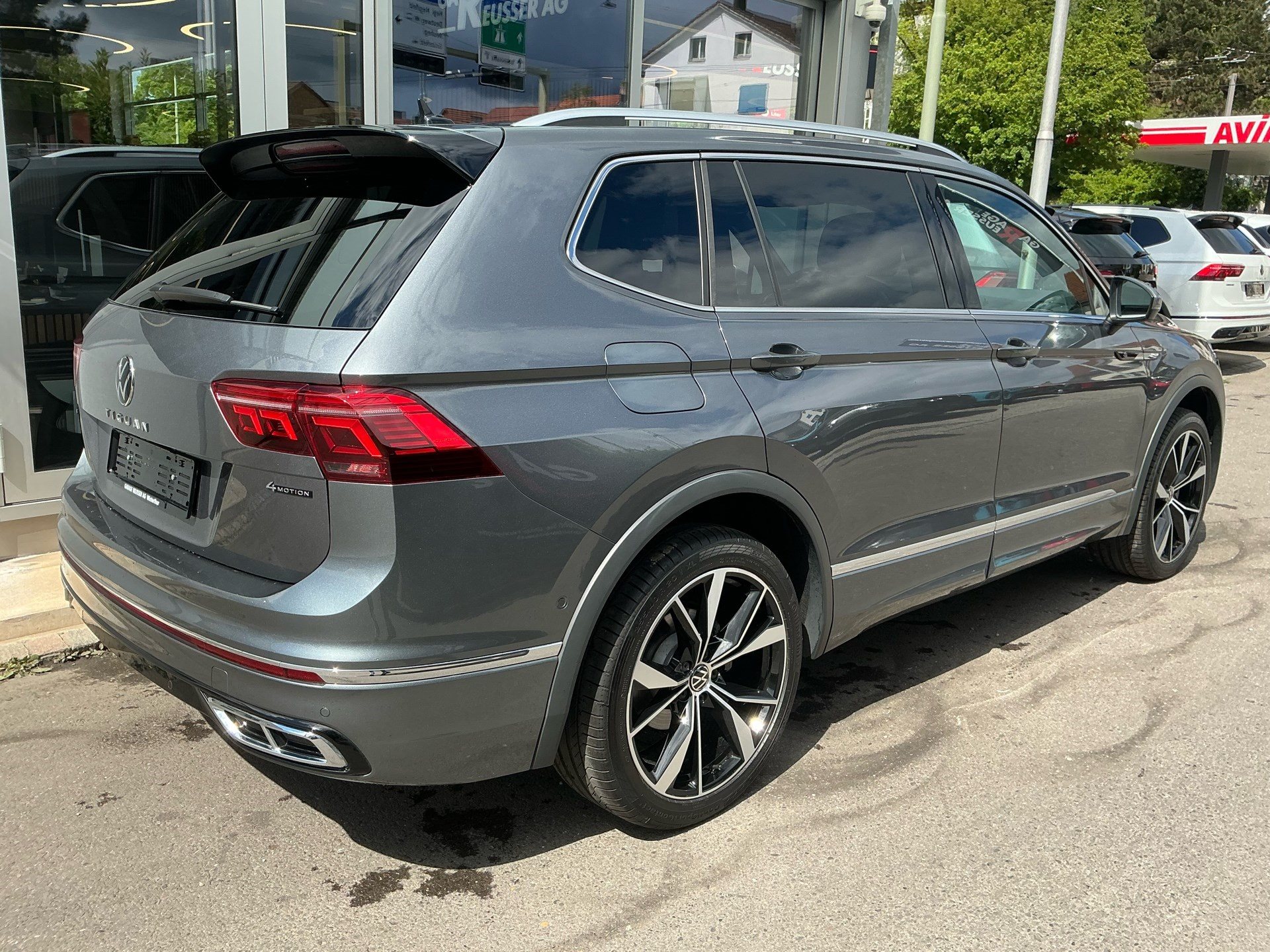 VW Tiguan Allspace R-LINE 4 MOTION *** PANORAMAGLASDACH & ANHÄNGEKUPPLUNG ***-showroom-element-3