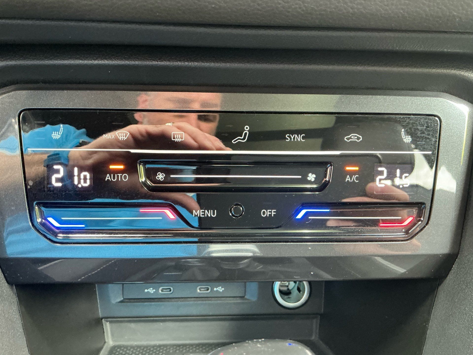 VW Tiguan Allspace R-LINE 4 MOTION *** PANORAMAGLASDACH & ANHÄNGEKUPPLUNG ***-image-23