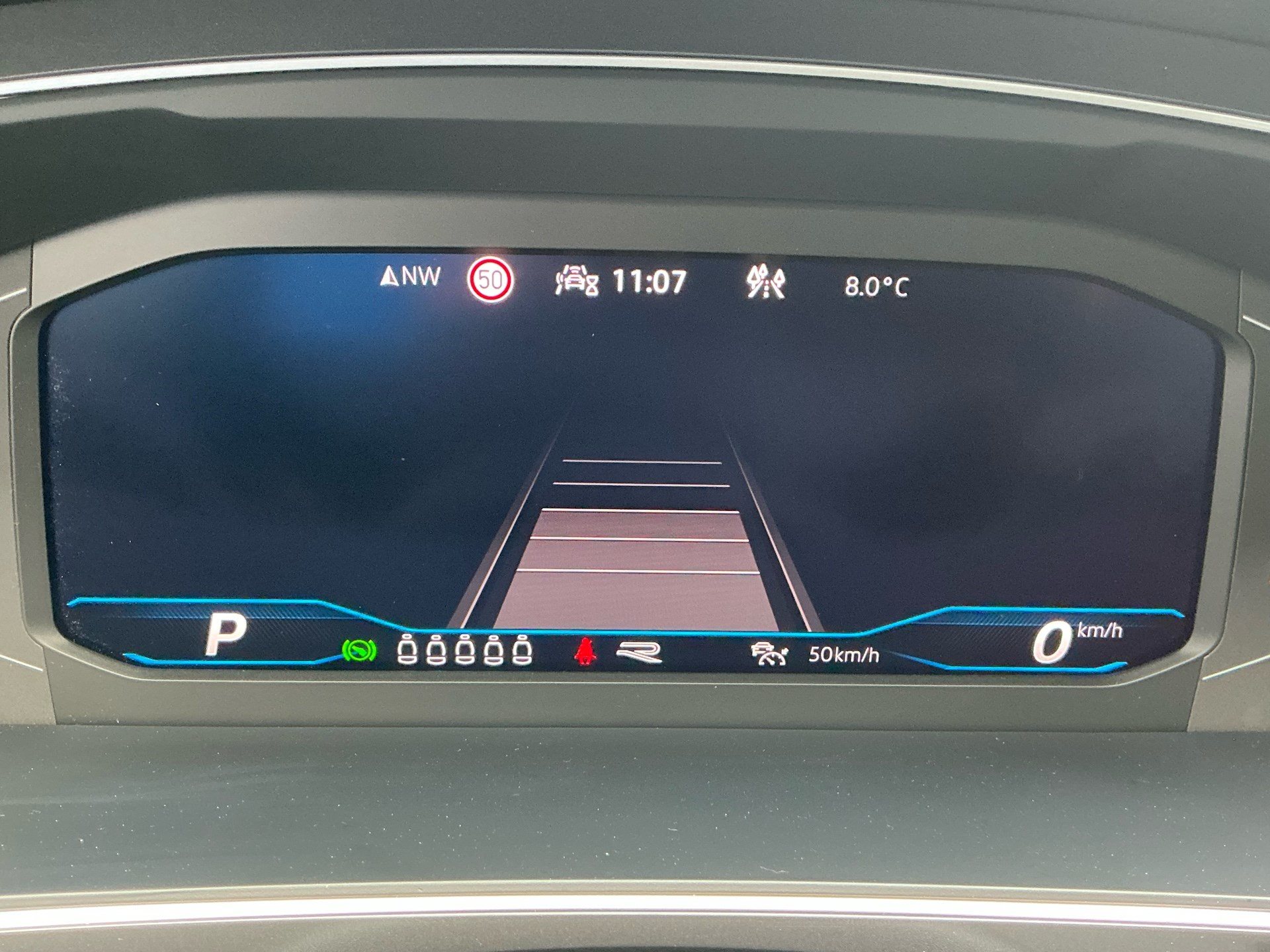 VW Tiguan Allspace R-LINE 4 MOTION *** PANORAMAGLASDACH & ANHÄNGEKUPPLUNG ***-image-11