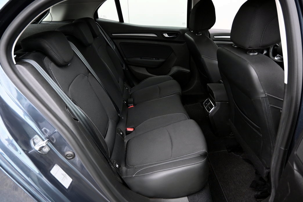 RENAULT Mégane Berline 1.3 16V Turbo Zen Facelift-image-7