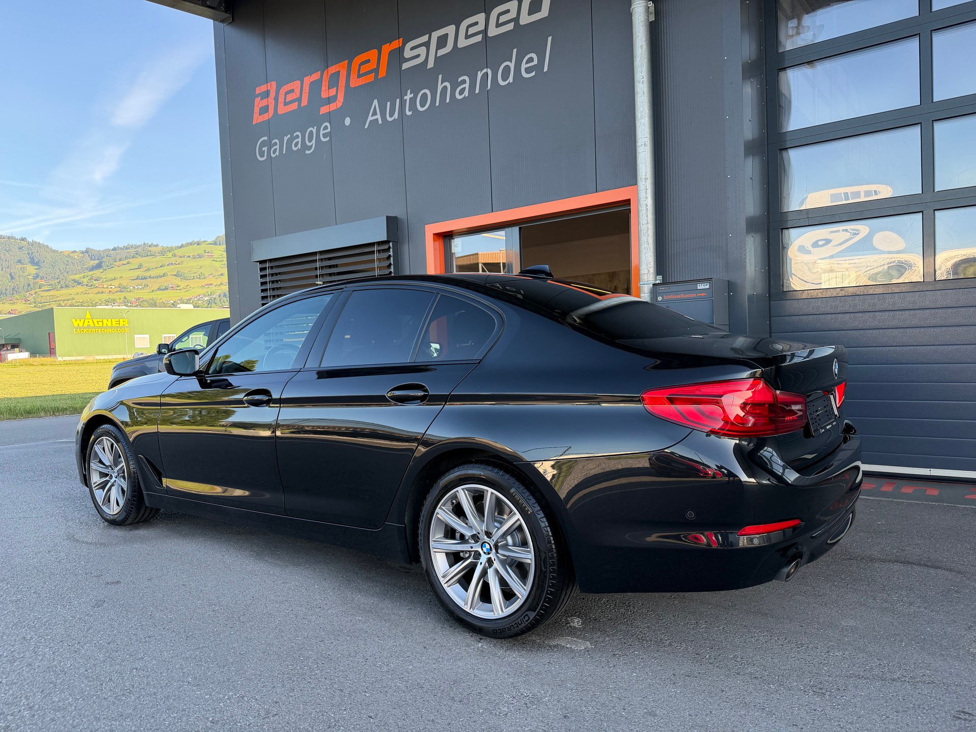 BMW 530d xDrive Sport Line Steptronic-showroom-element-2