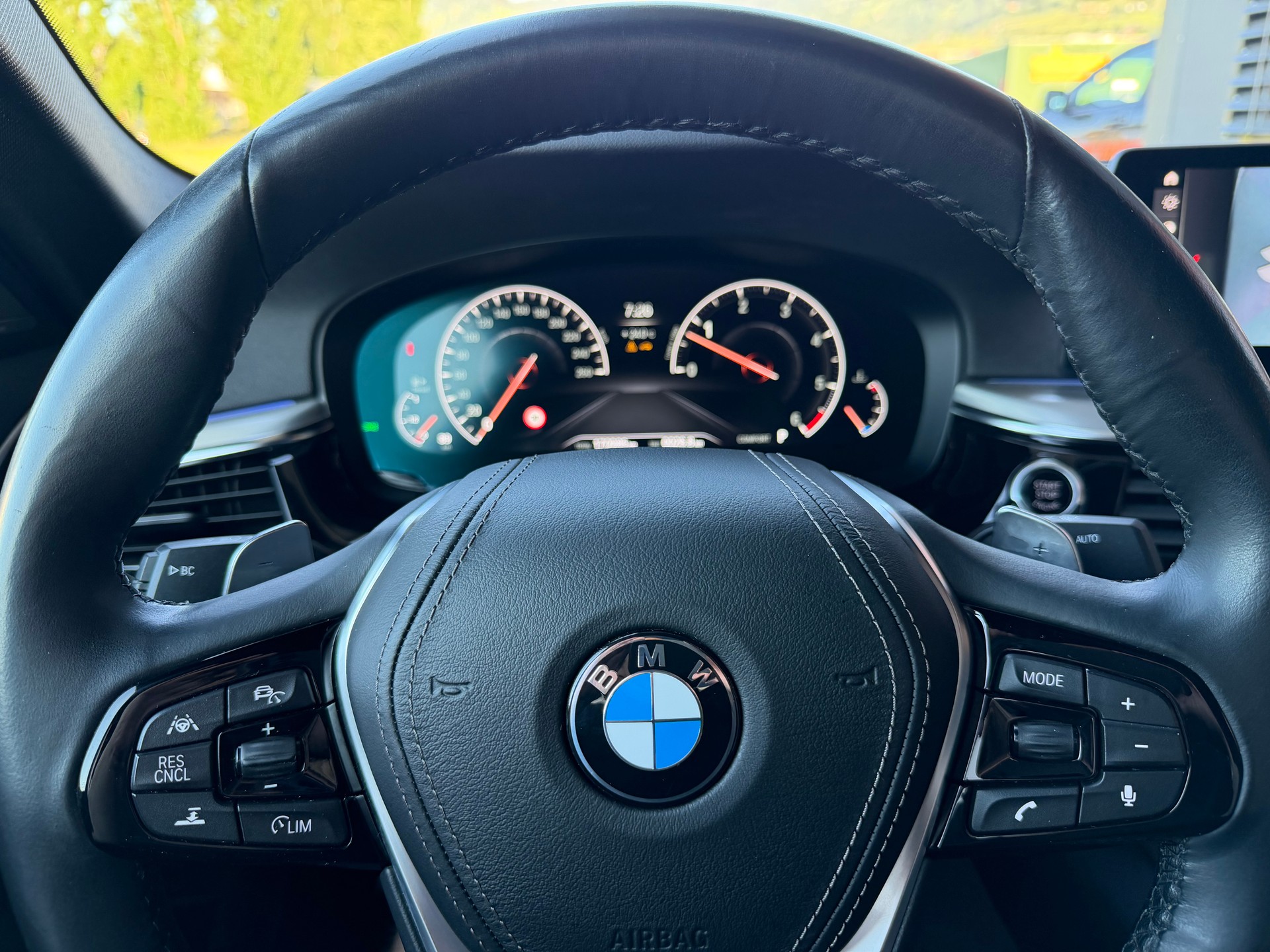 BMW 530d xDrive Sport Line Steptronic-image-9