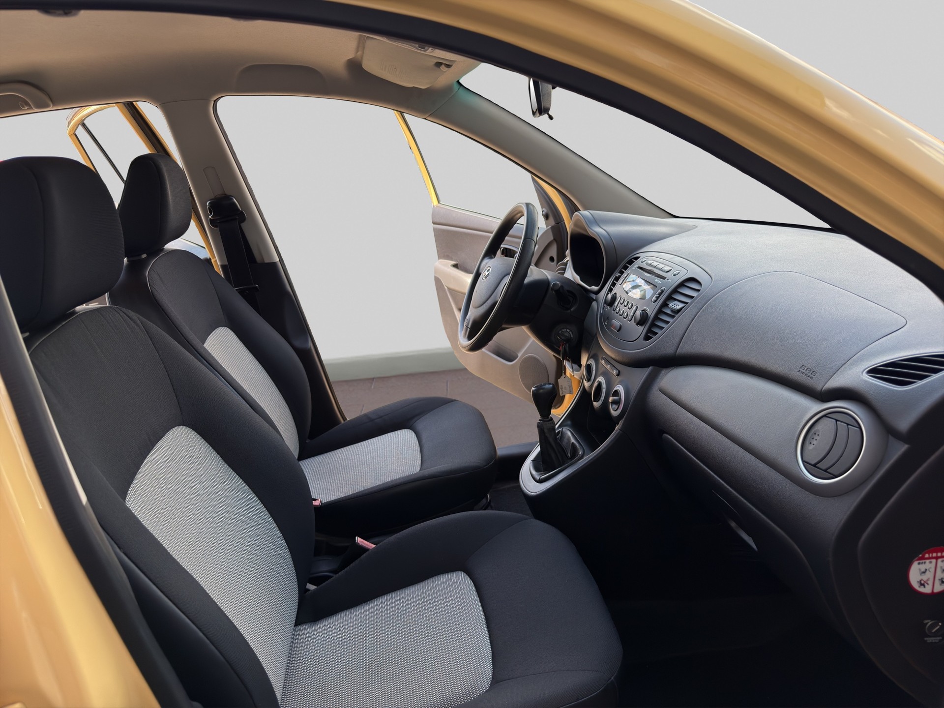 HYUNDAI i10 1.1 Style-image-8