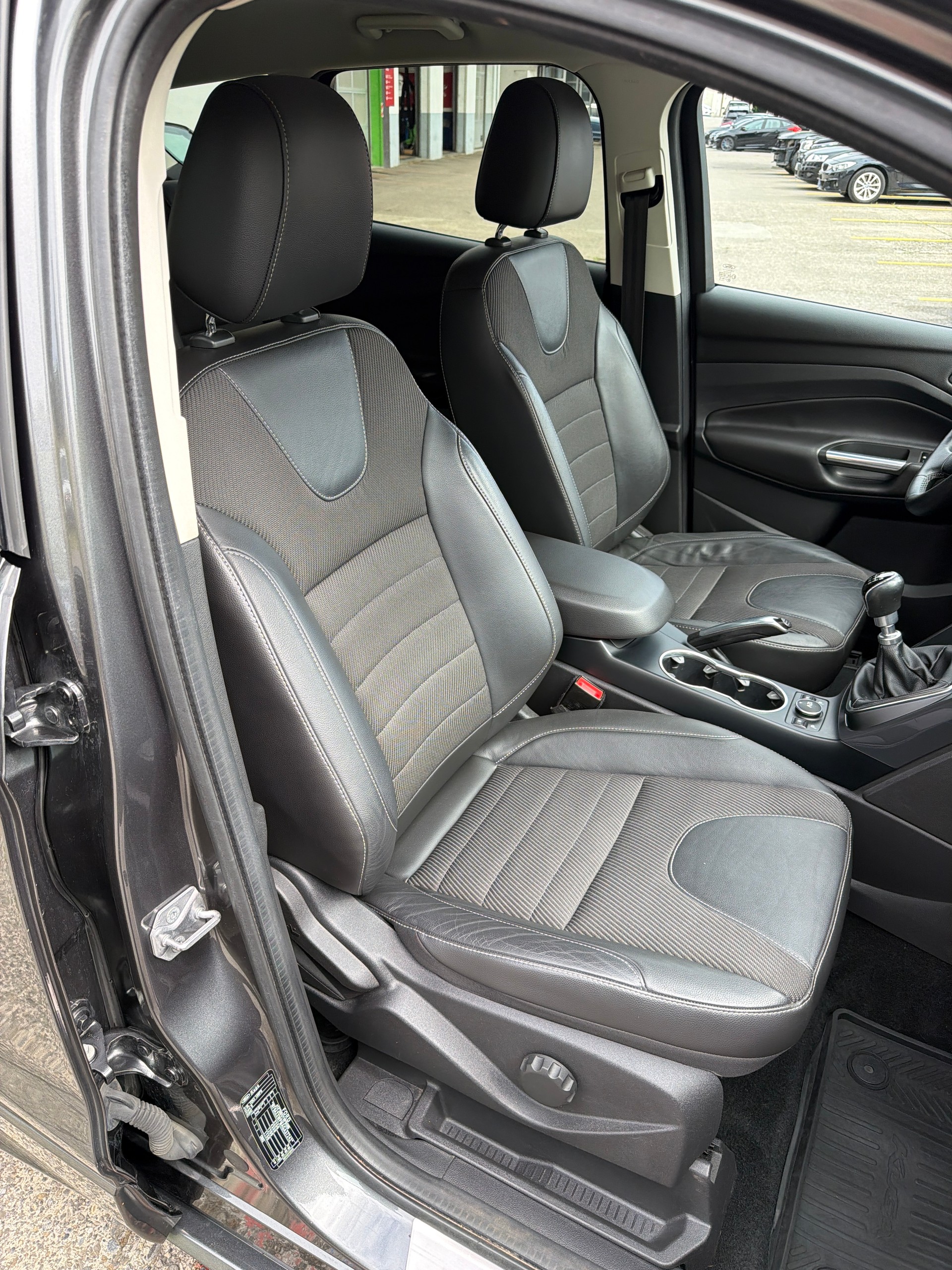 FORD Kuga 2.0 TDCi Sync Edition 4WD-image-16