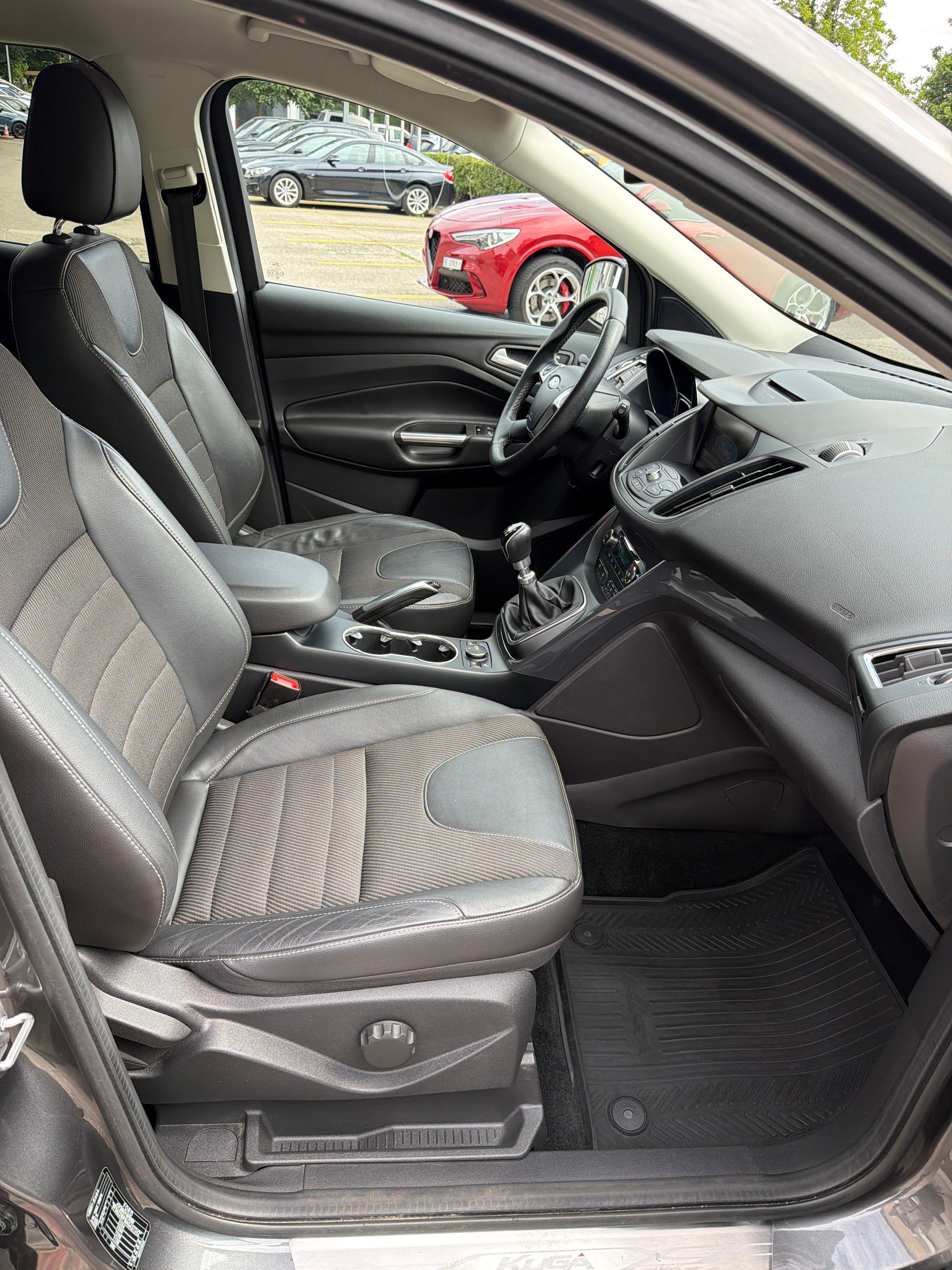FORD Kuga 2.0 TDCi Sync Edition 4WD-image-15