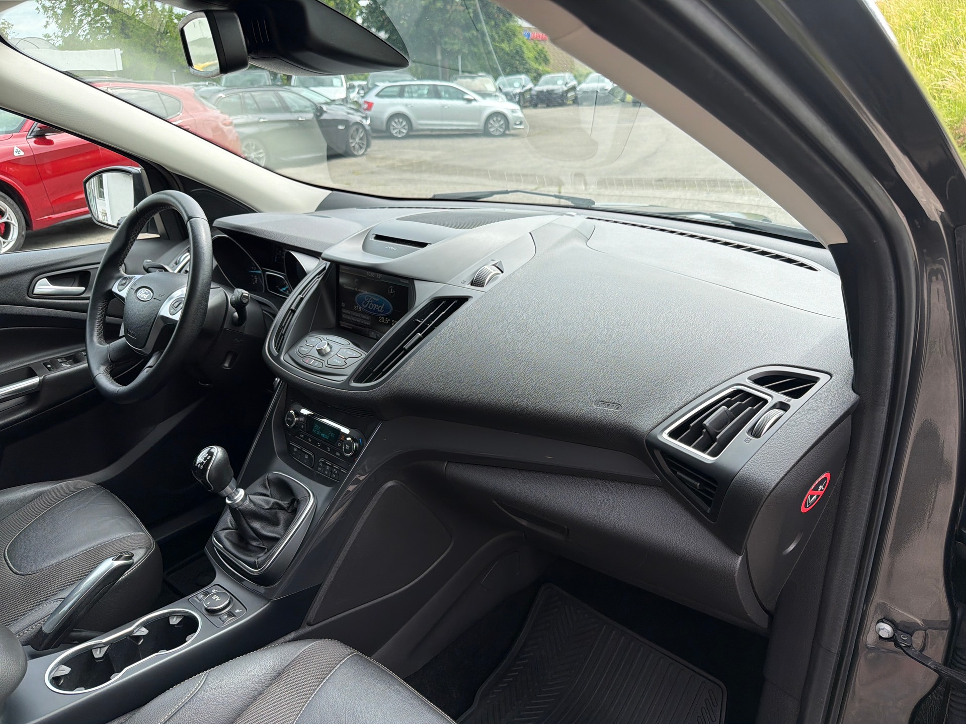 FORD Kuga 2.0 TDCi Sync Edition 4WD-image-17