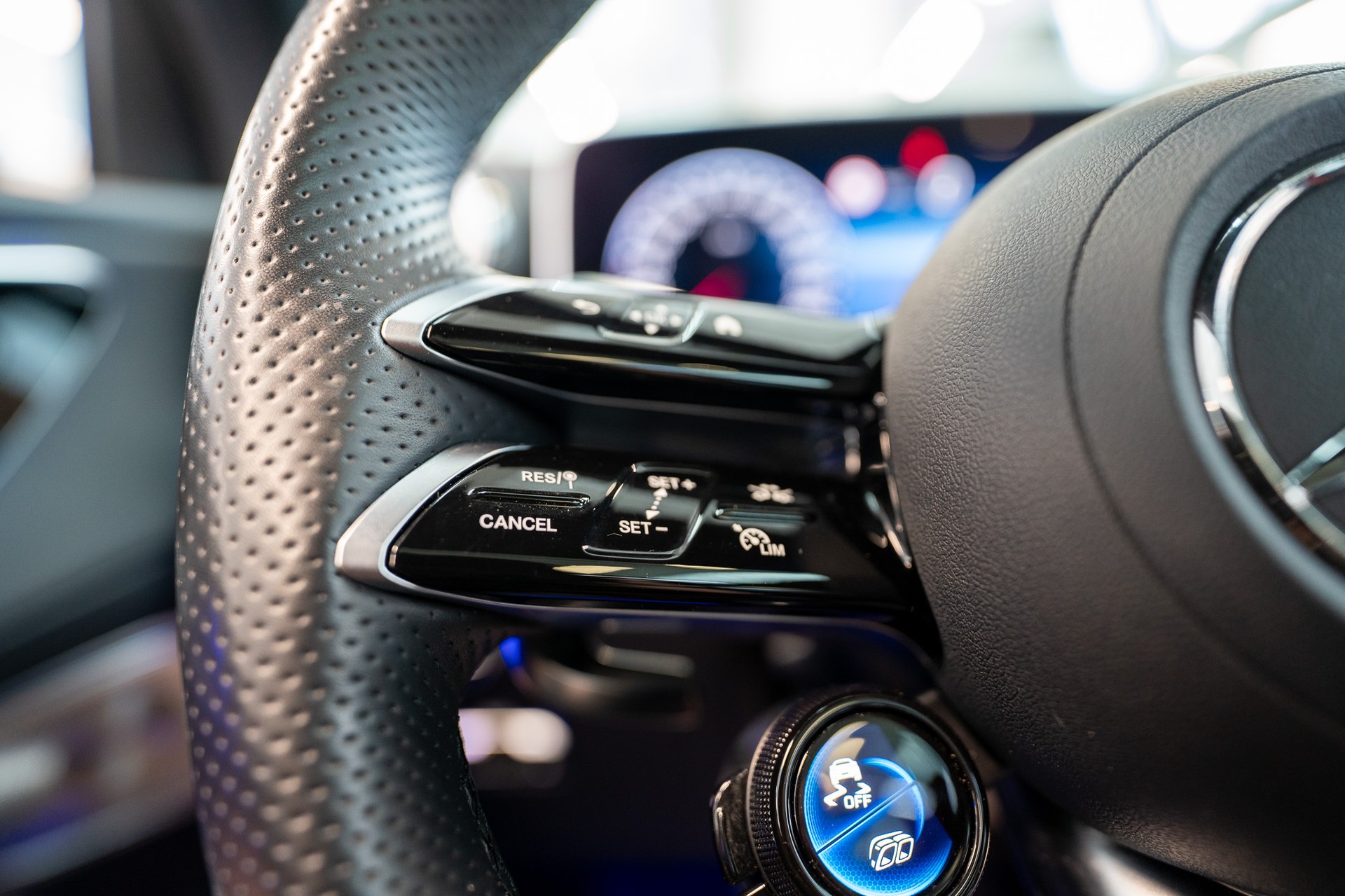 MERCEDES-BENZ GLC 43 AMG 4matic / Panorama / Performance Auspuff / 360°Kamera-image-25