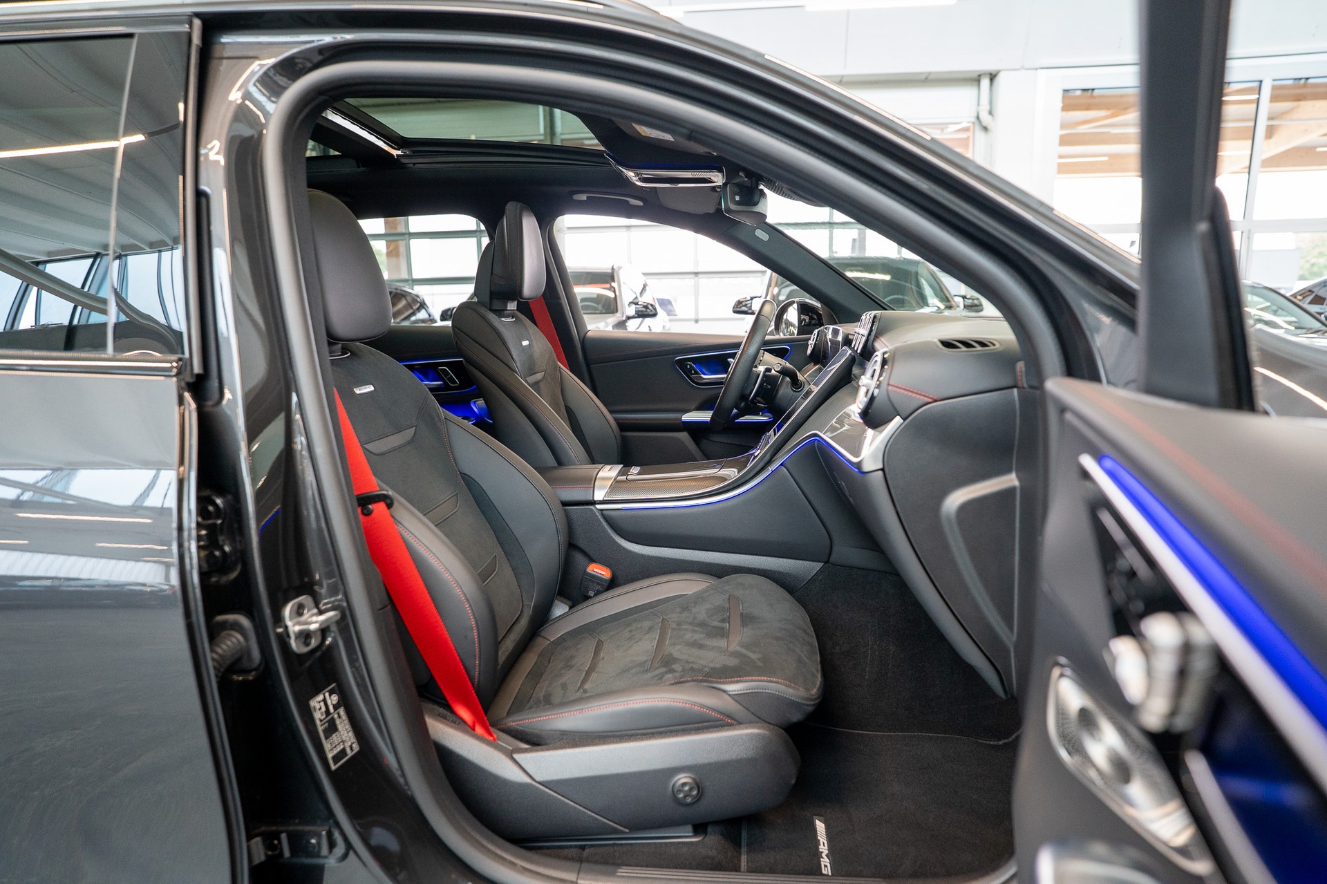 MERCEDES-BENZ GLC 43 AMG 4matic / Panorama / Performance Auspuff / 360°Kamera-image-16
