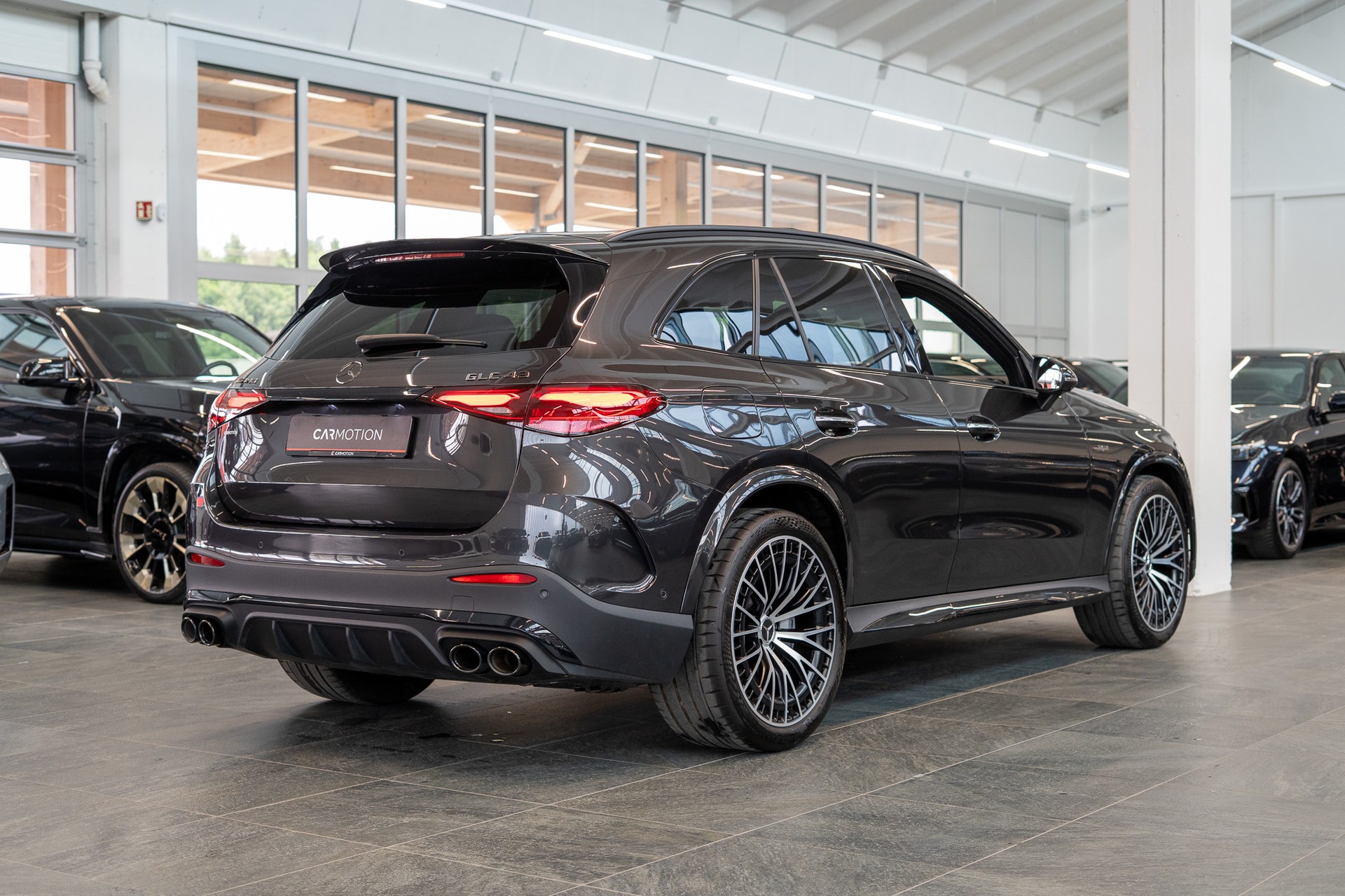 MERCEDES-BENZ GLC 43 AMG 4matic / Panorama / Performance Auspuff / 360°Kamera-showroom-element-3