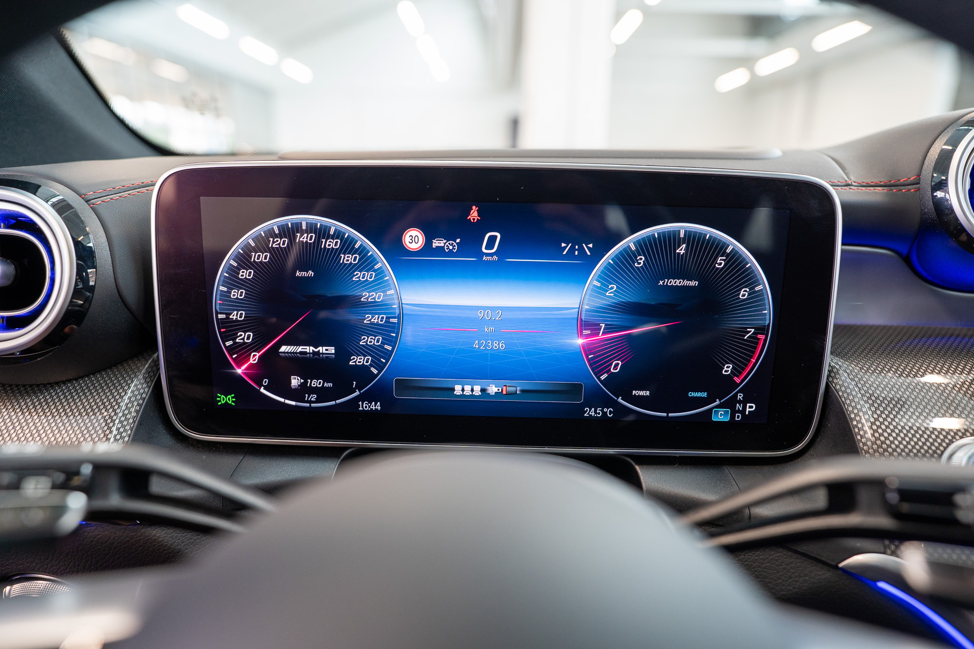 MERCEDES-BENZ GLC 43 AMG 4matic / Panorama / Performance Auspuff / 360°Kamera-image-24