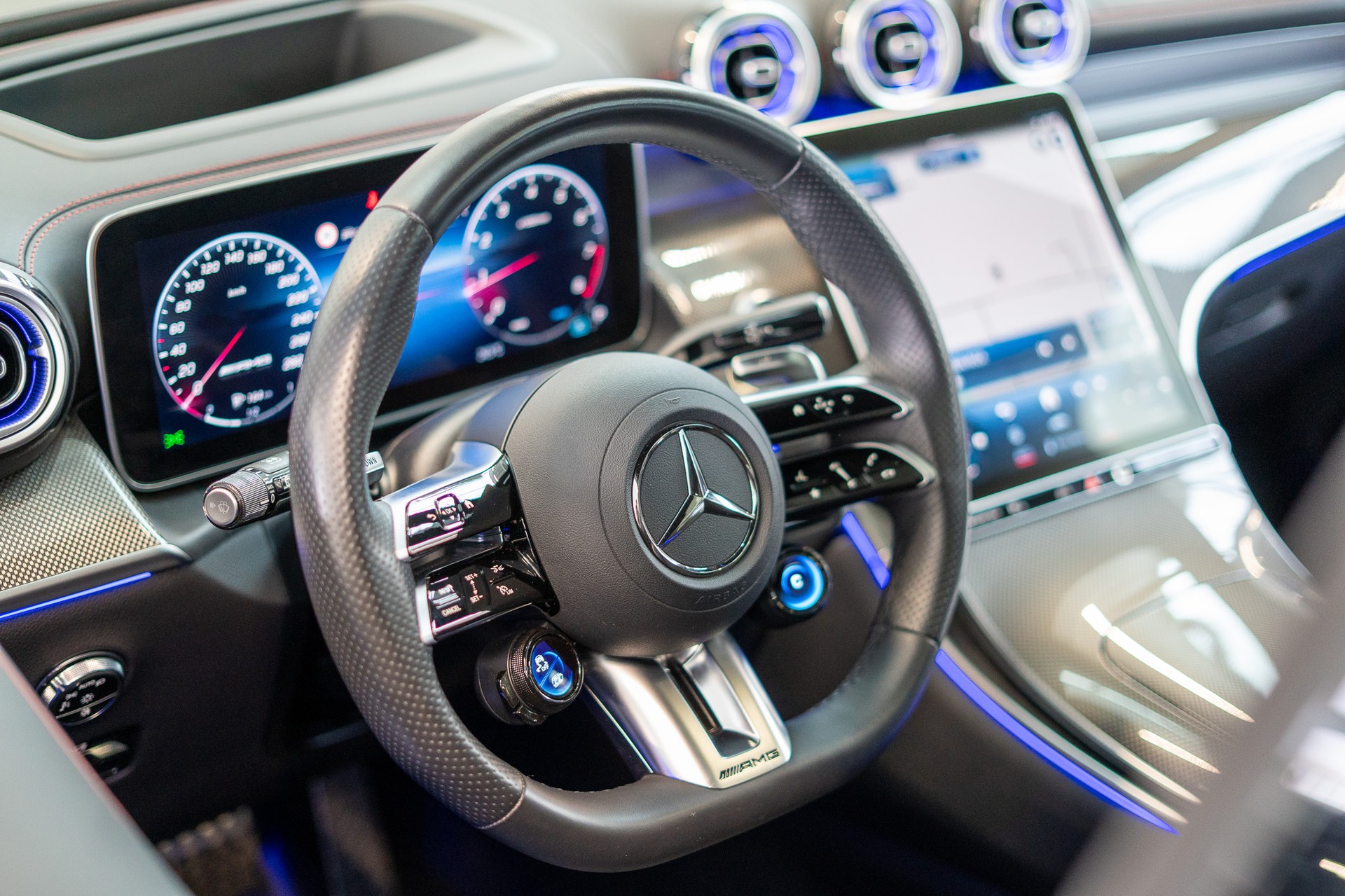 MERCEDES-BENZ GLC 43 AMG 4matic / Panorama / Performance Auspuff / 360°Kamera-image-11
