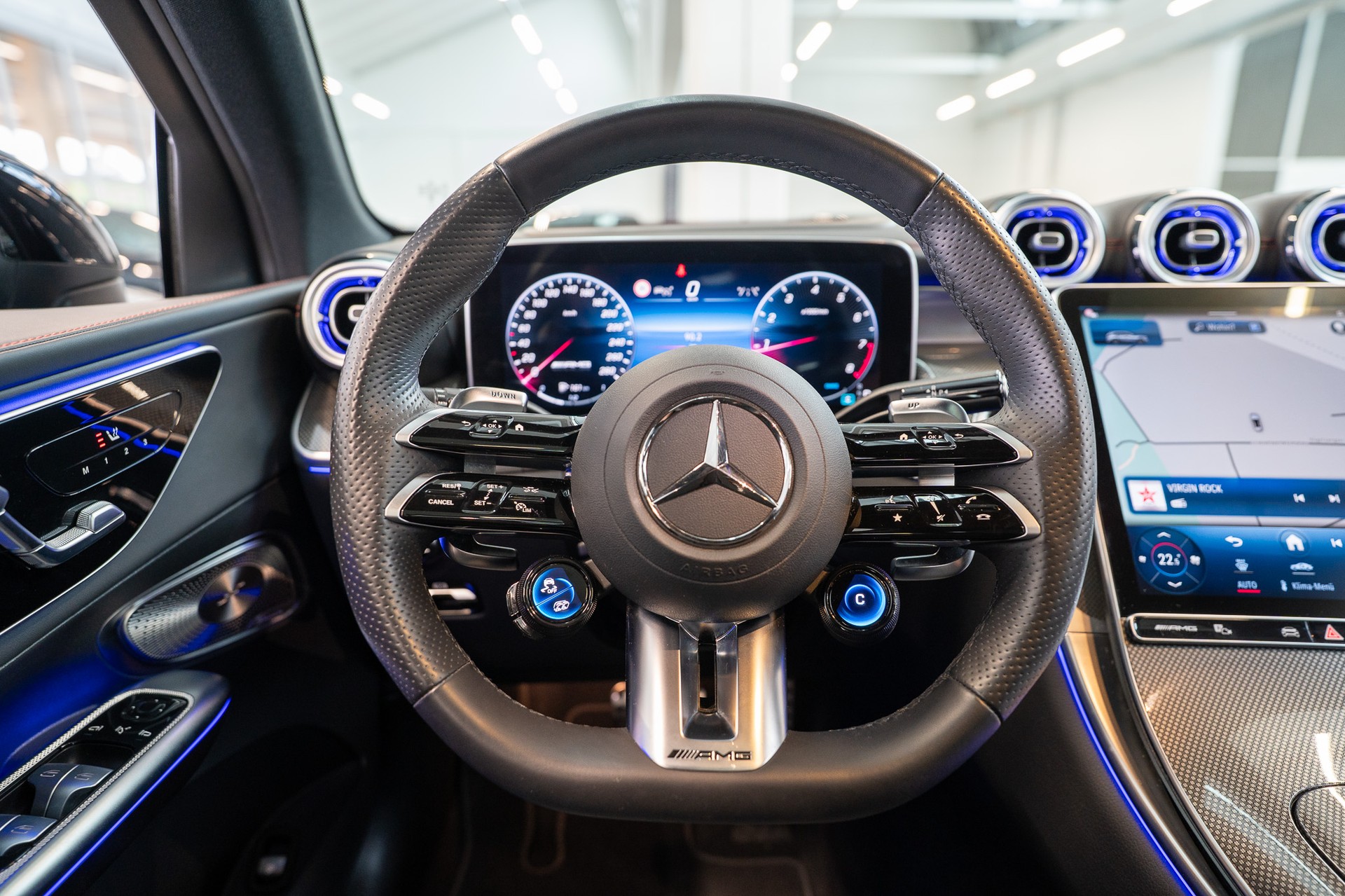 MERCEDES-BENZ GLC 43 AMG 4matic / Panorama / Performance Auspuff / 360°Kamera-image-19