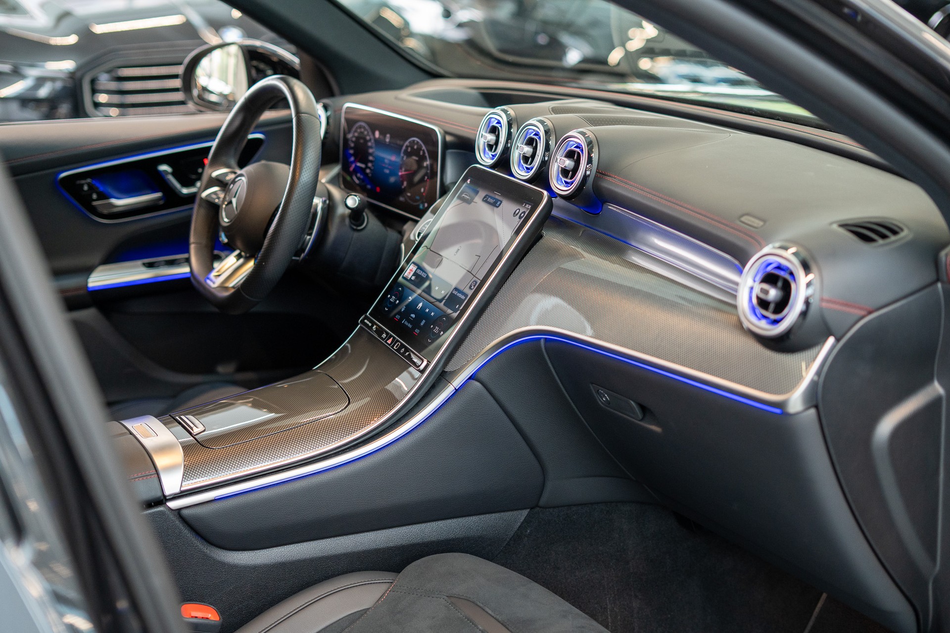 MERCEDES-BENZ GLC 43 AMG 4matic / Panorama / Performance Auspuff / 360°Kamera-image-17