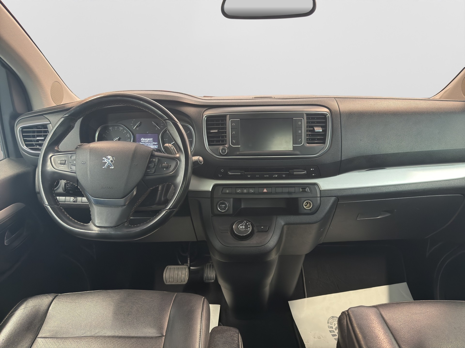 PEUGEOT Traveller 2.0 BlueHDi Allure Standard EAT-image-9