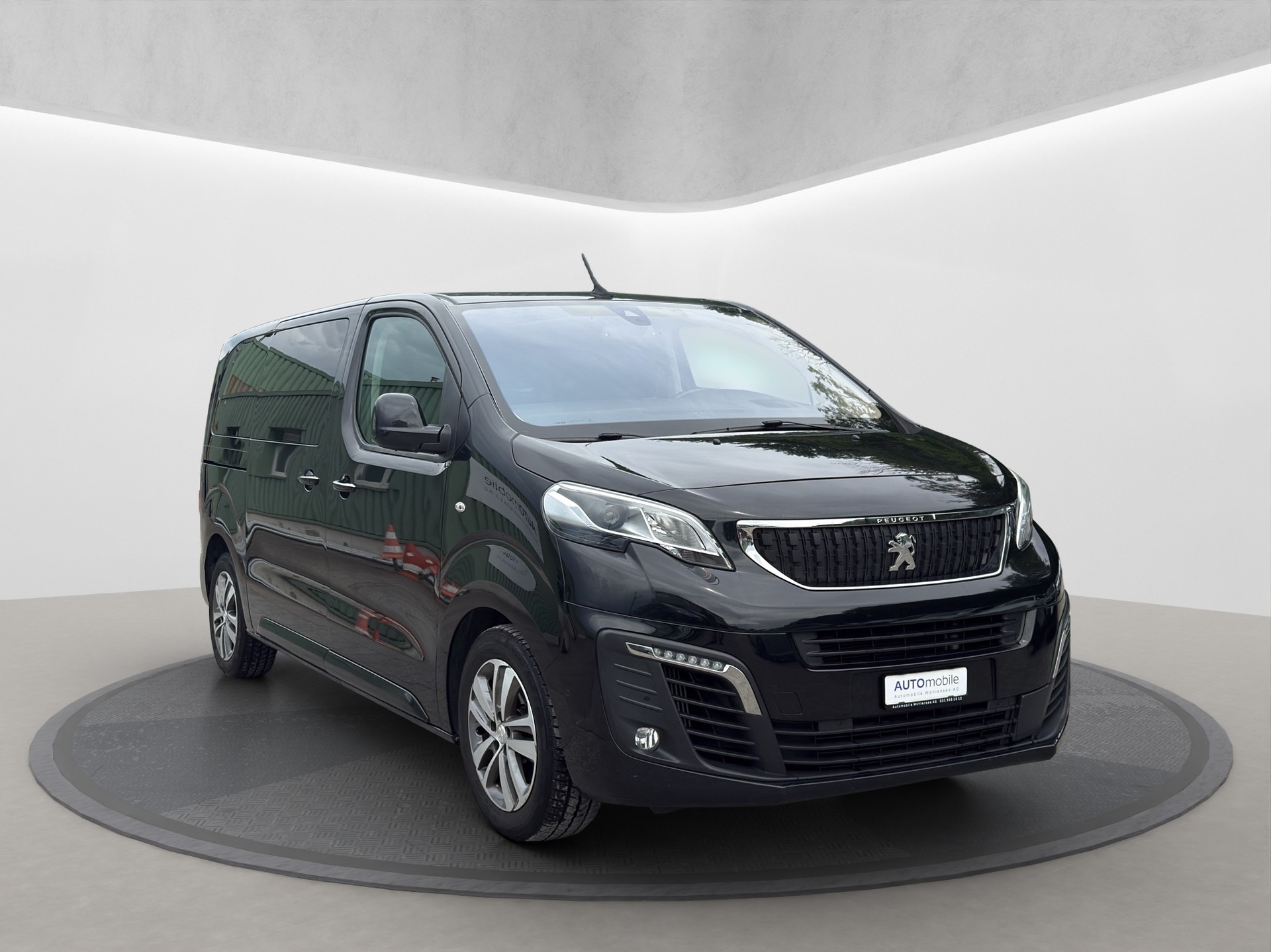 PEUGEOT Traveller 2.0 BlueHDi Allure Standard EAT-showroom-element-3