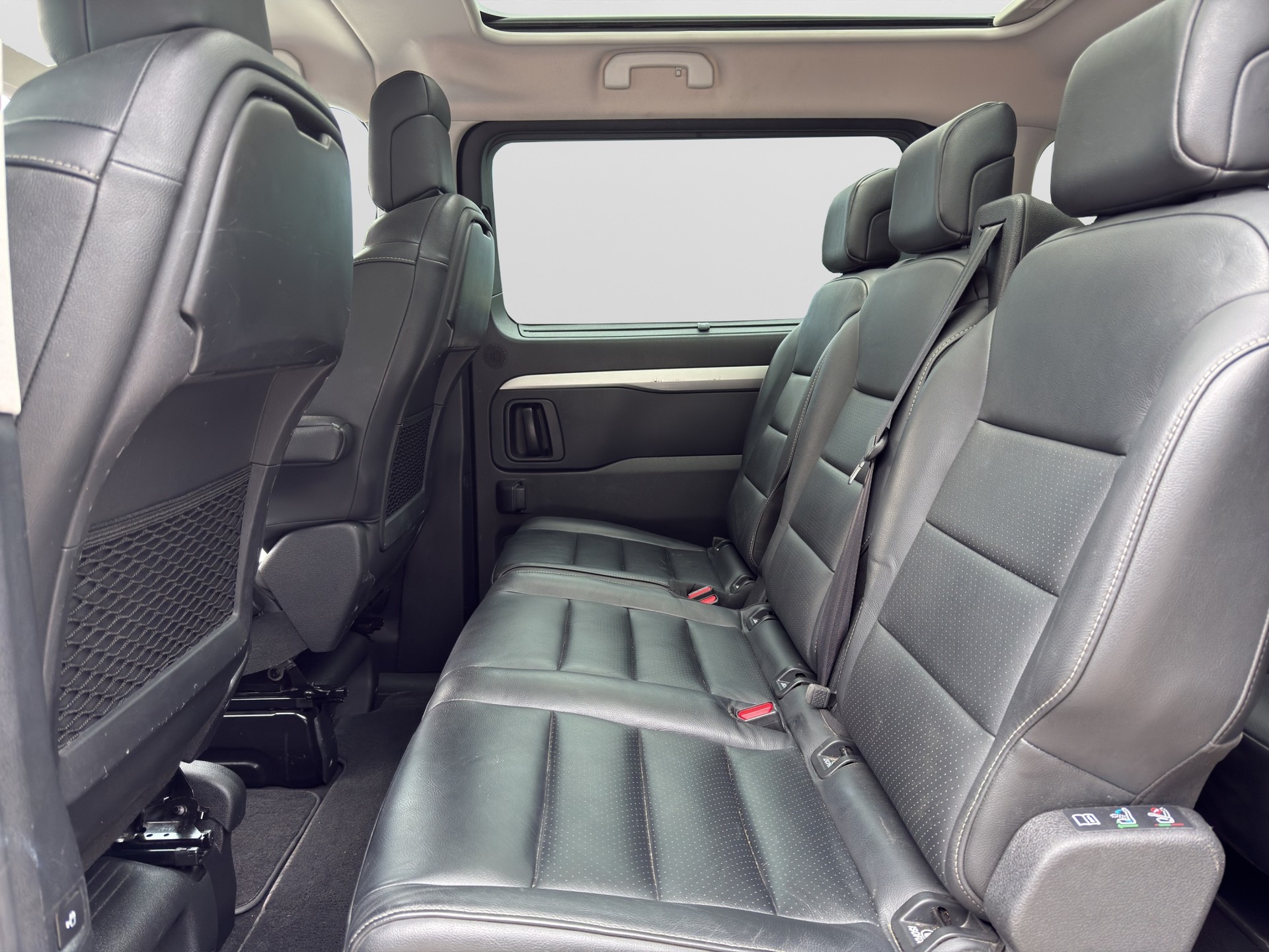 PEUGEOT Traveller 2.0 BlueHDi Allure Standard EAT-image-15