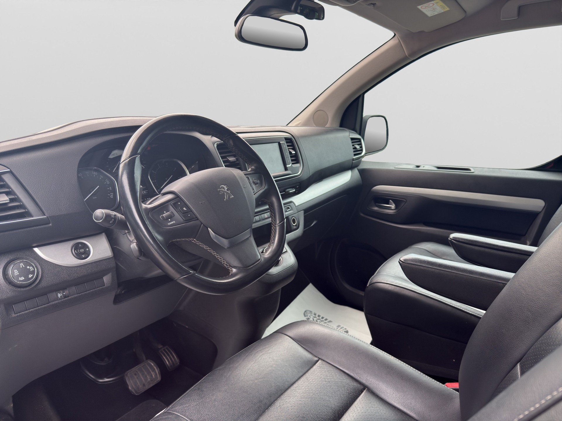PEUGEOT Traveller 2.0 BlueHDi Allure Standard EAT-image-7