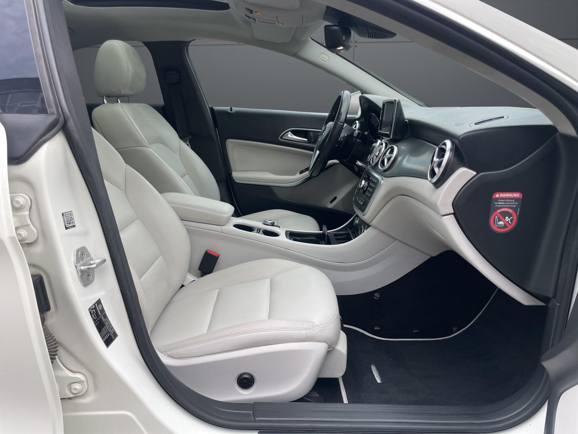 MERCEDES-BENZ CLA 250 Urban 7G-DCT 4Matic-image-7