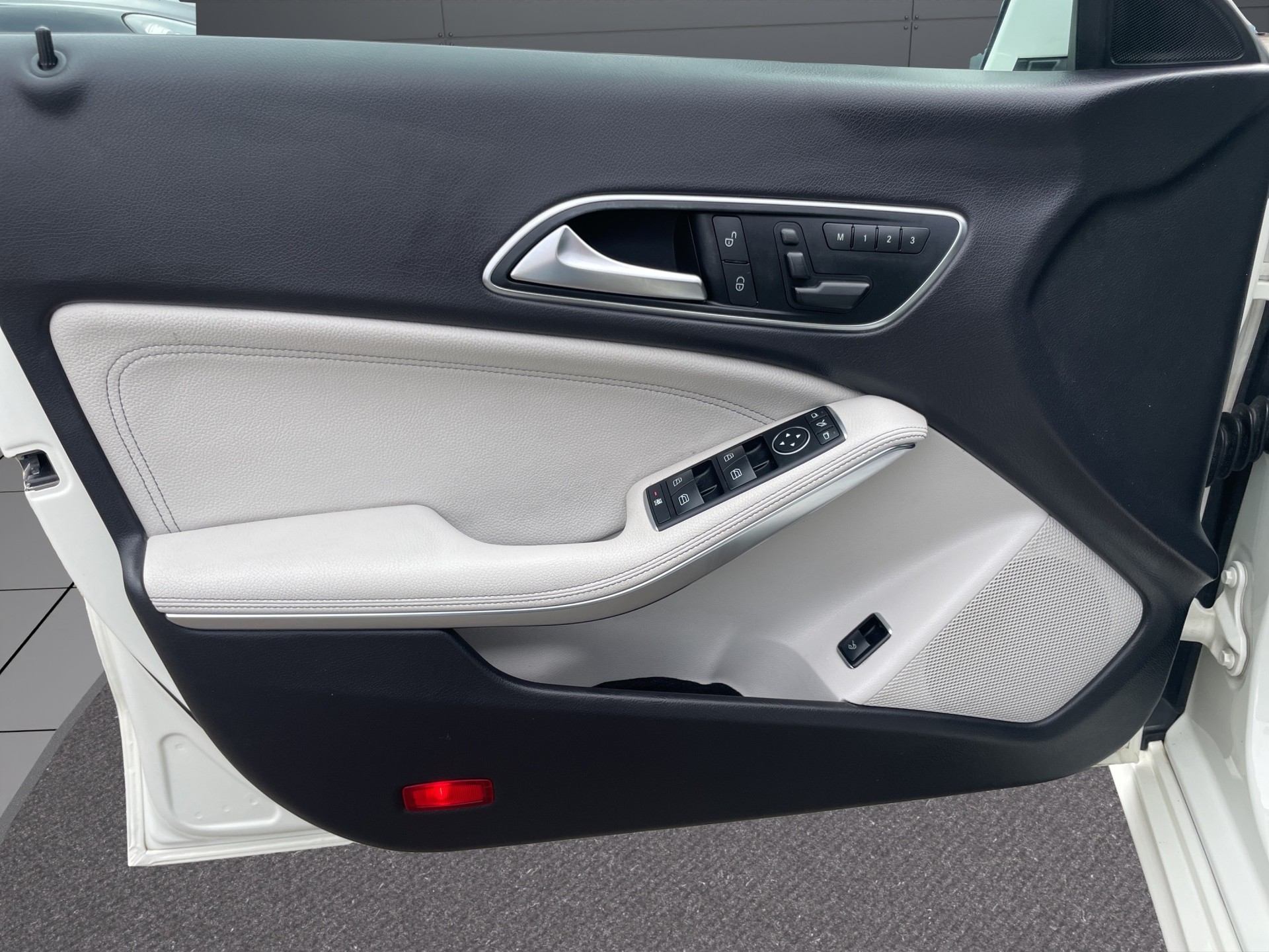MERCEDES-BENZ CLA 250 Urban 7G-DCT 4Matic-image-11