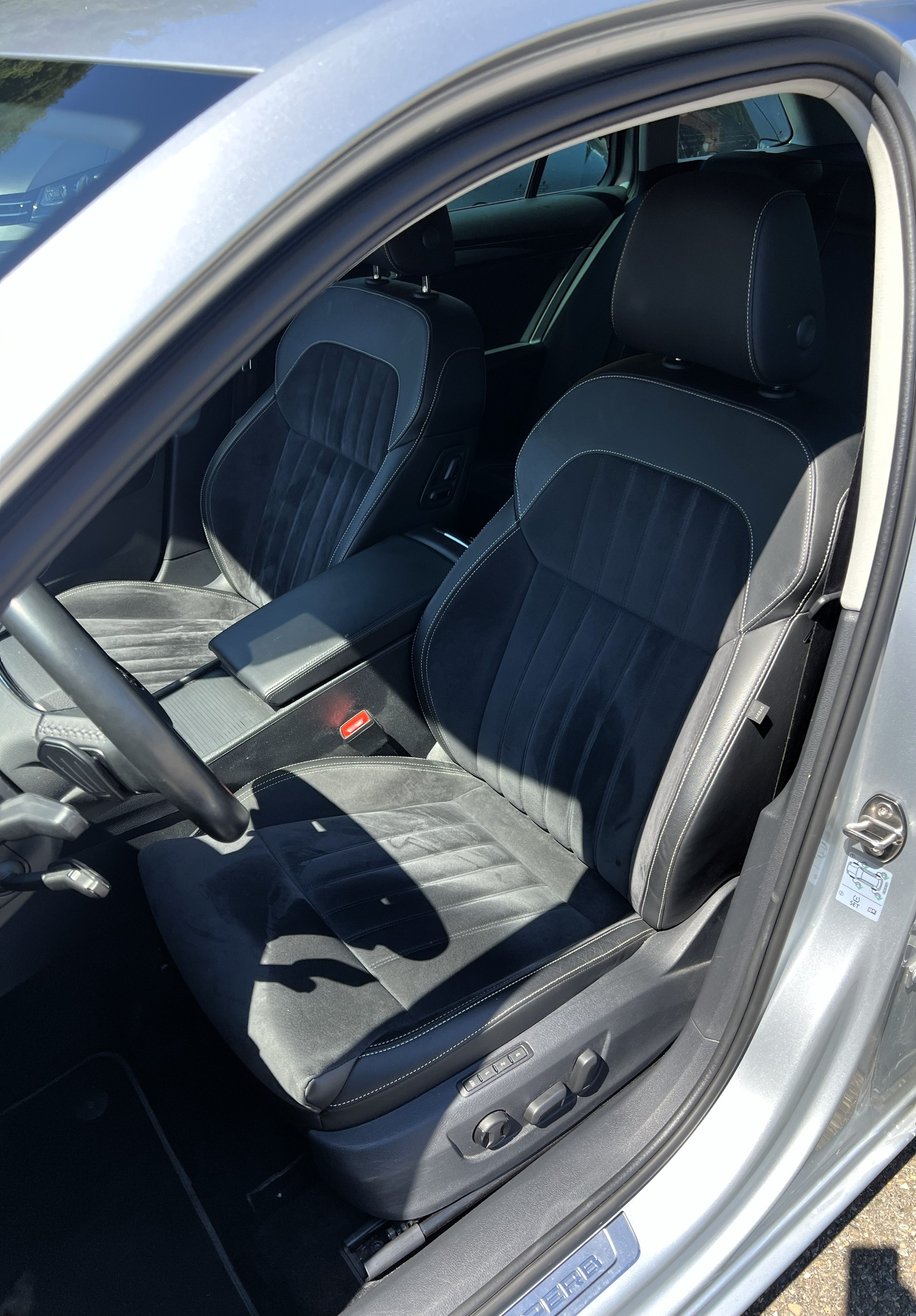 SKODA Superb Combi 2.0 TDi Style 4x4 DSG-image-17