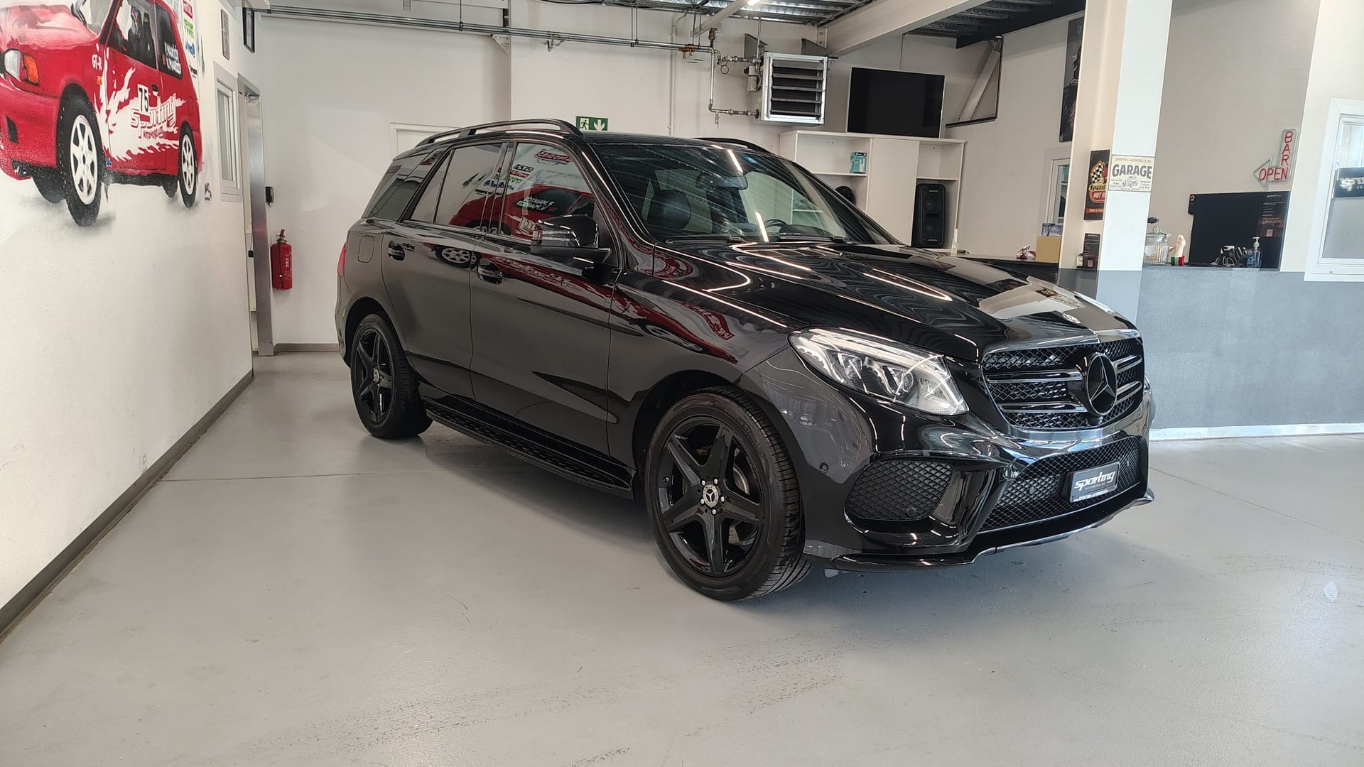 MERCEDES-BENZ GLE 250 d AMG 4Matic 9G-Tronic-showroom-element-3