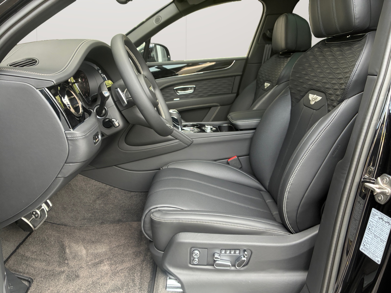 BENTLEY Bentayga Speed V8 650 PS MY 2027/ 1.9% Leasing möglich.-showroom-element-3