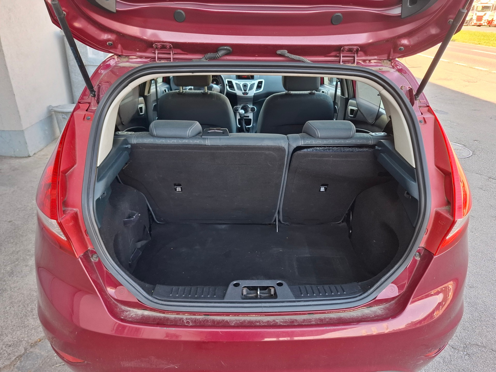 FORD Fiesta 1.25 16V Ambiente-image-8
