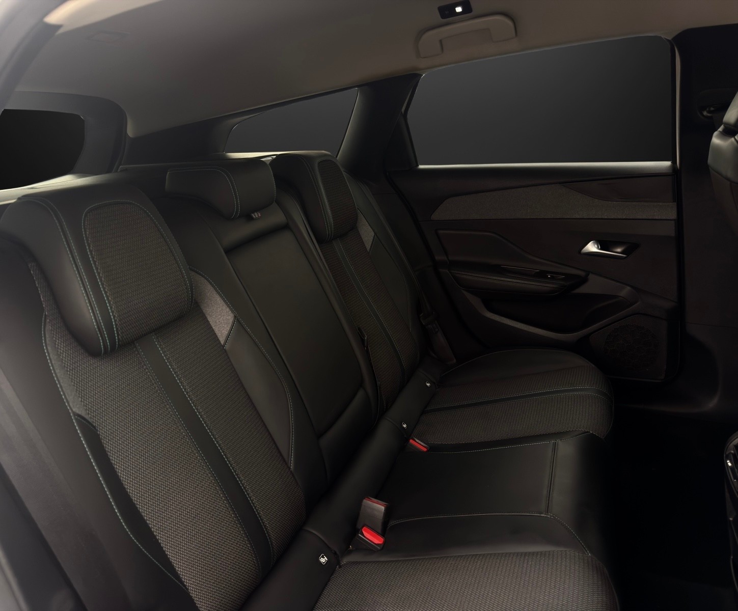 PEUGEOT 308 SW 1.5 BlueHDI Allure Pack EAT8-image-13