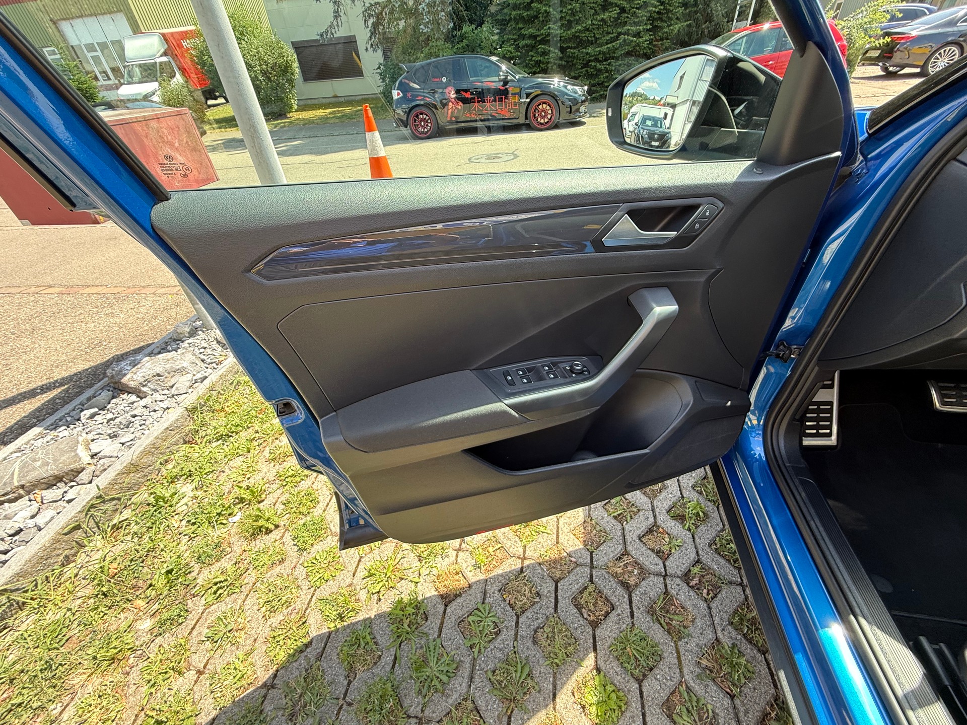 VW T-Roc 1.5 TSI EVO Advance-image-4
