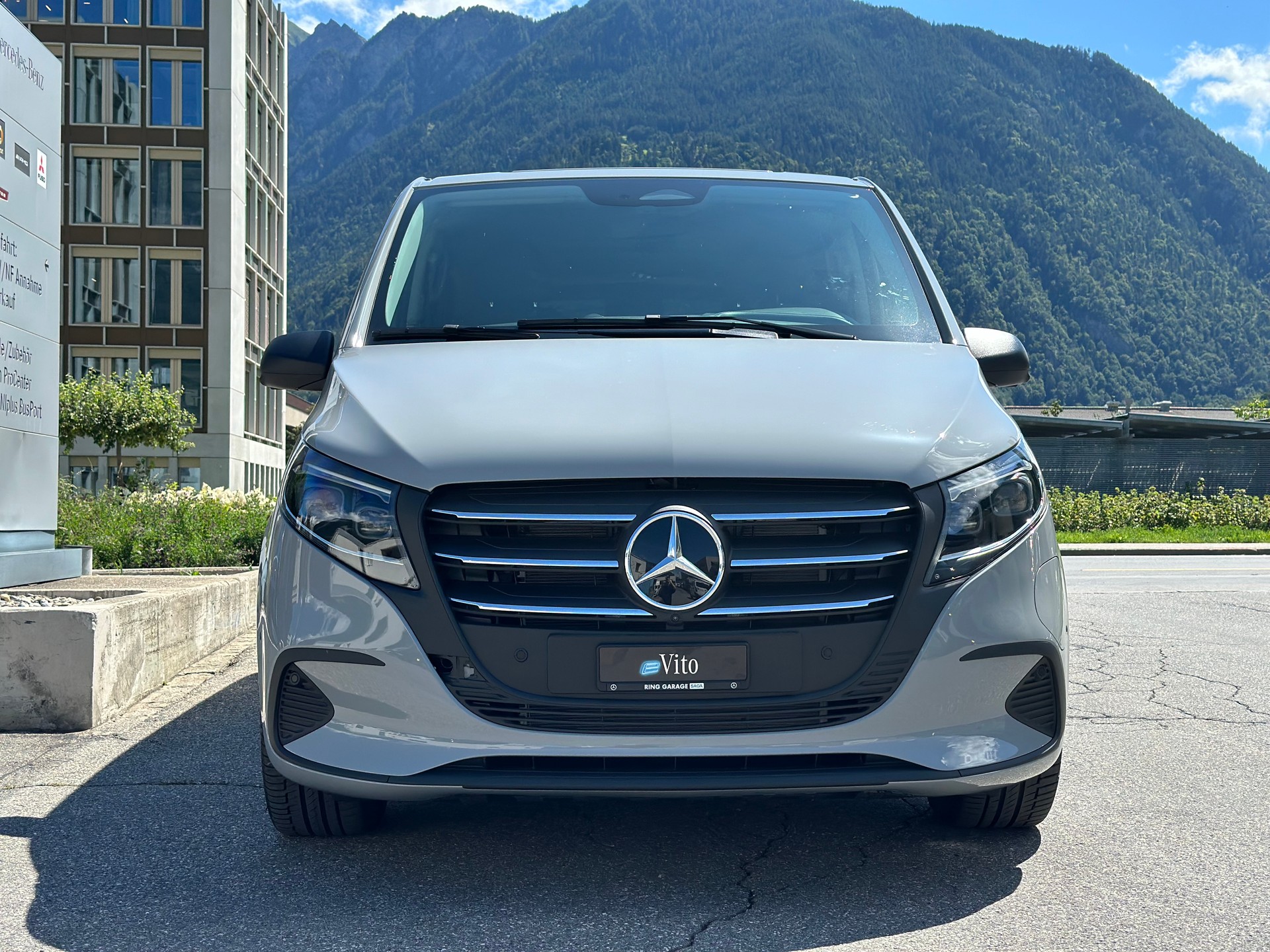 MERCEDES-BENZ eVito 129 KB TOURER PRO Lang 4x2-showroom-element-1
