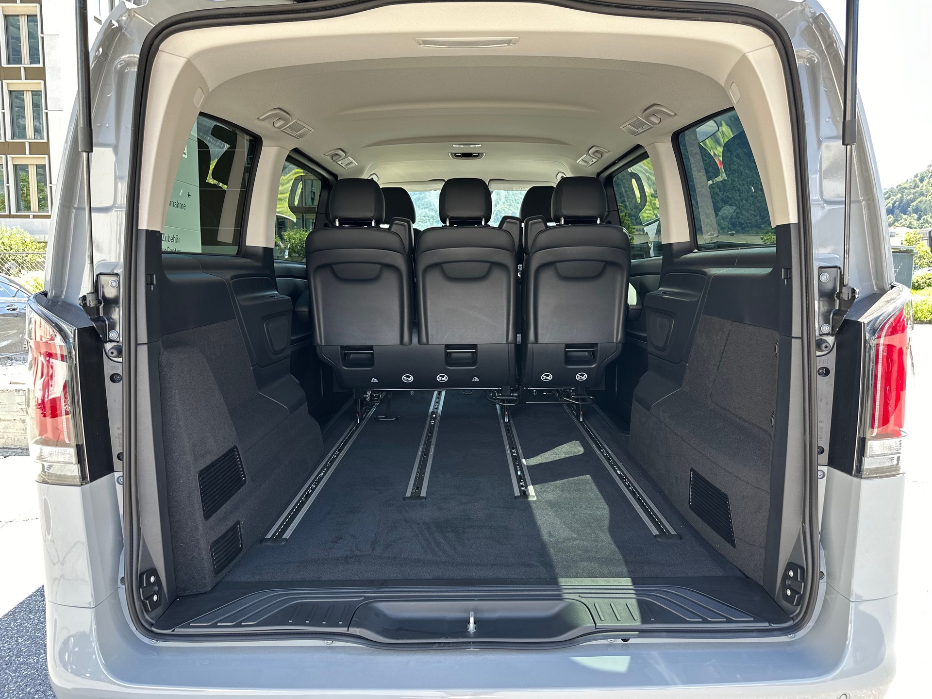 MERCEDES-BENZ eVito 129 KB TOURER PRO Lang 4x2-image-15