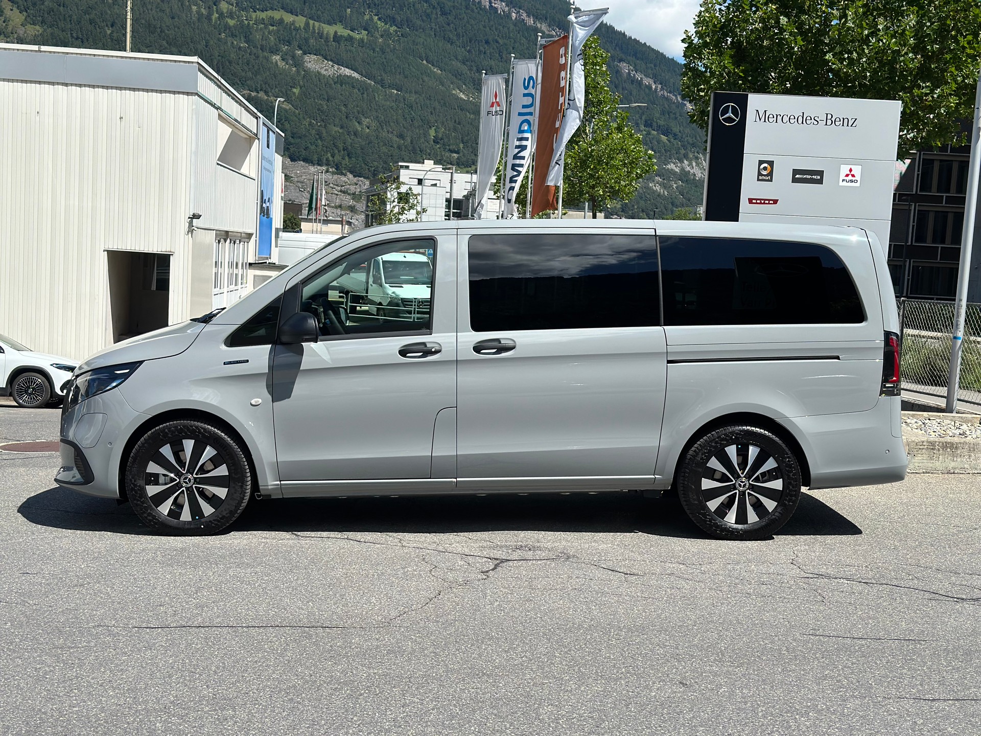 MERCEDES-BENZ eVito 129 KB TOURER PRO Lang 4x2-image-6