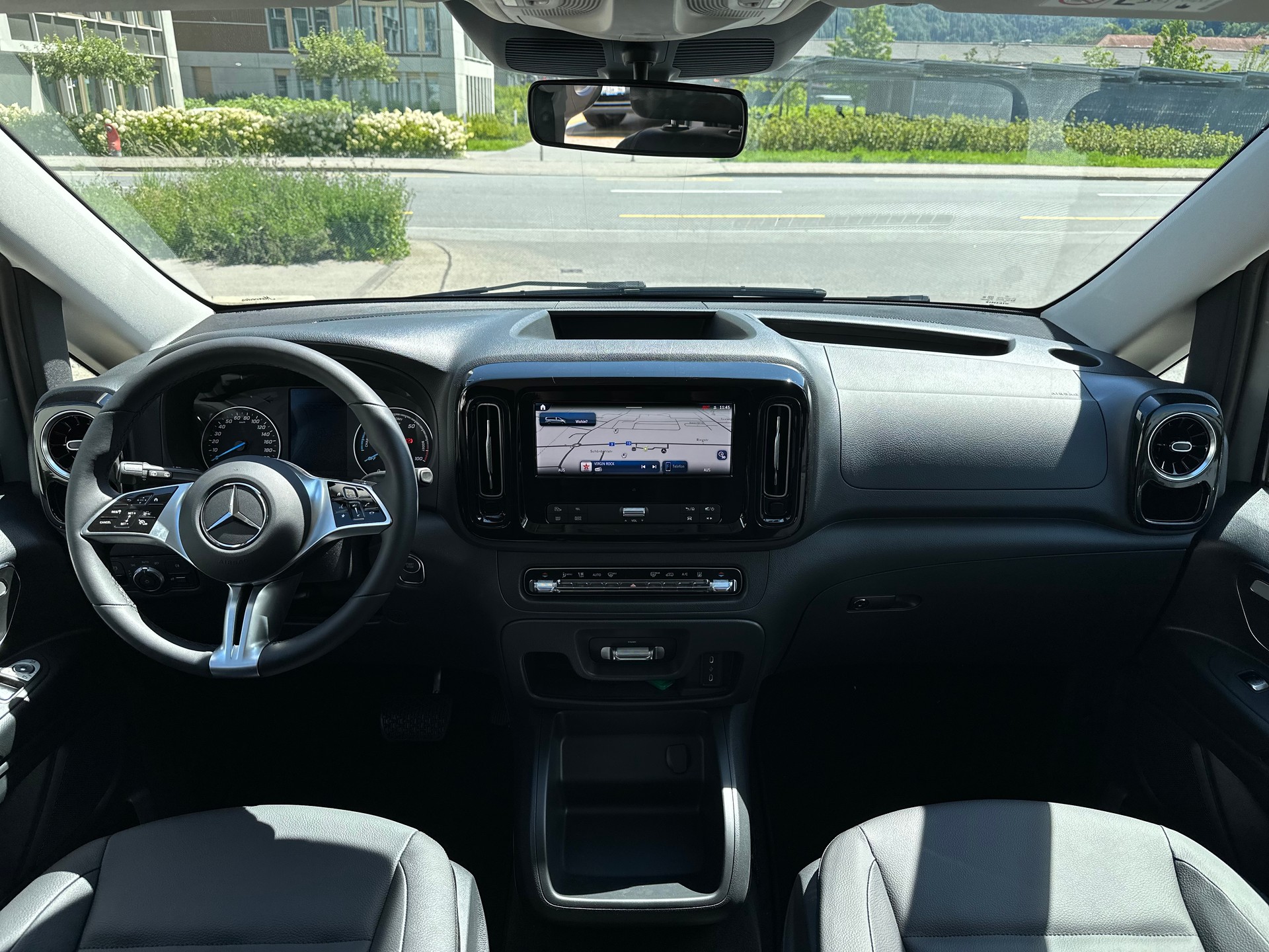 MERCEDES-BENZ eVito 129 KB TOURER PRO Lang 4x2-image-18