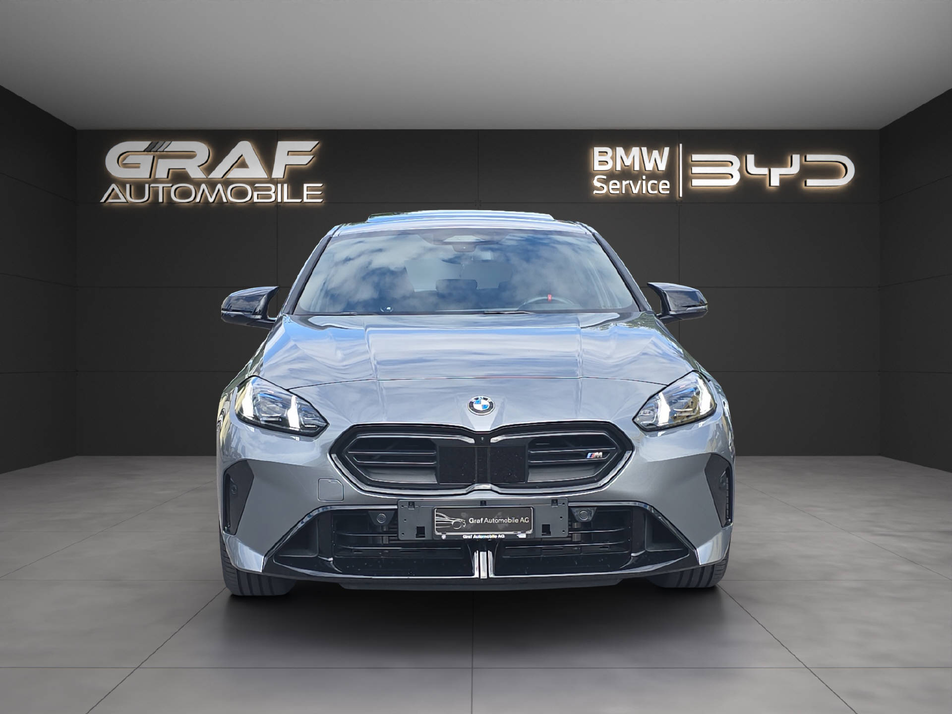 BMW M135 xDrive M Sport PRO ** 5 Jahre GARANTIE // 80'350 CHF Neupreis **-showroom-element-1