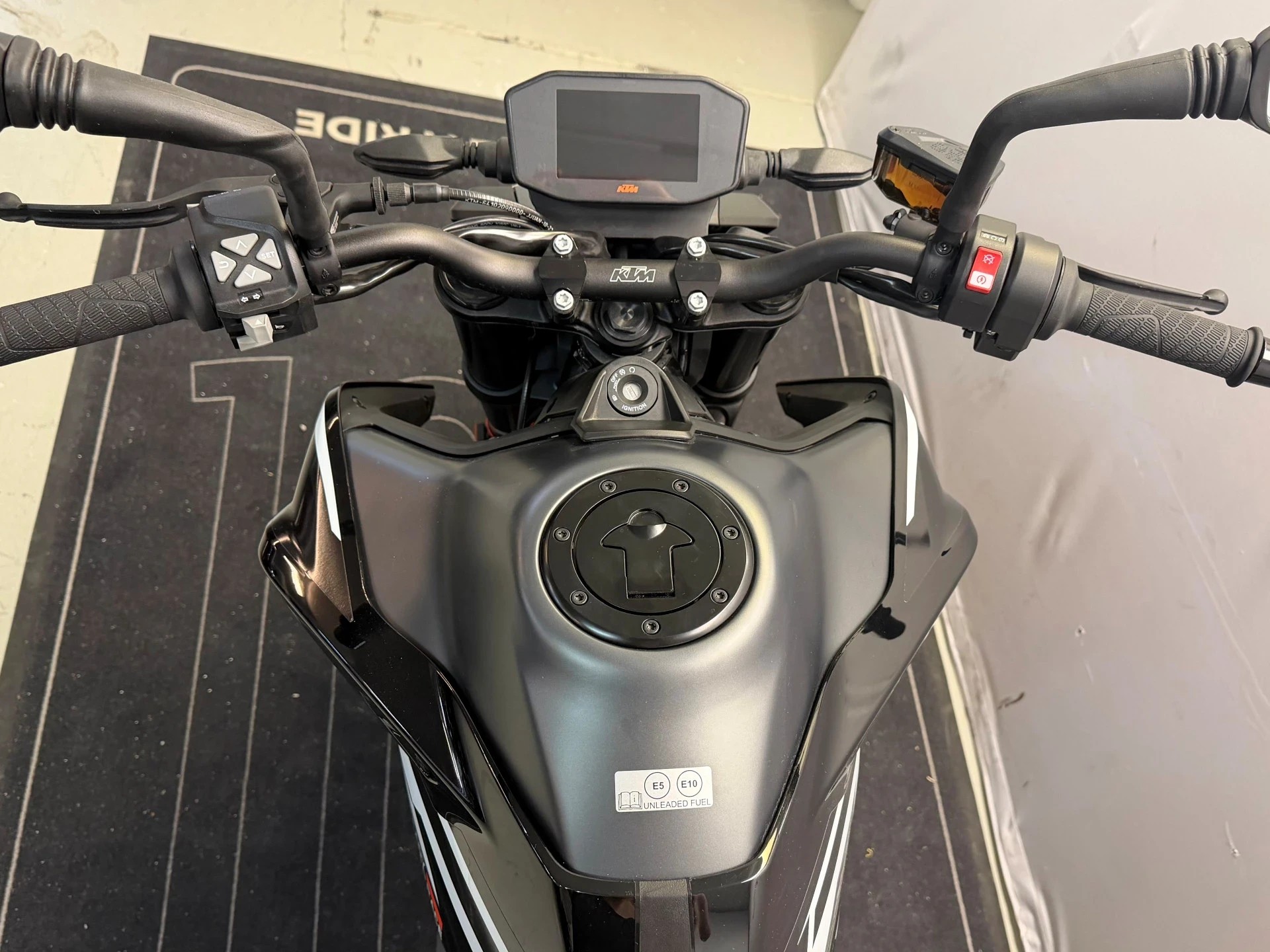 KTM 890 Duke GP-image-2