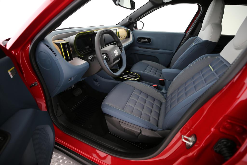 FIAT Grande Panda 1.2 Hybrid La Prima-showroom-element-3