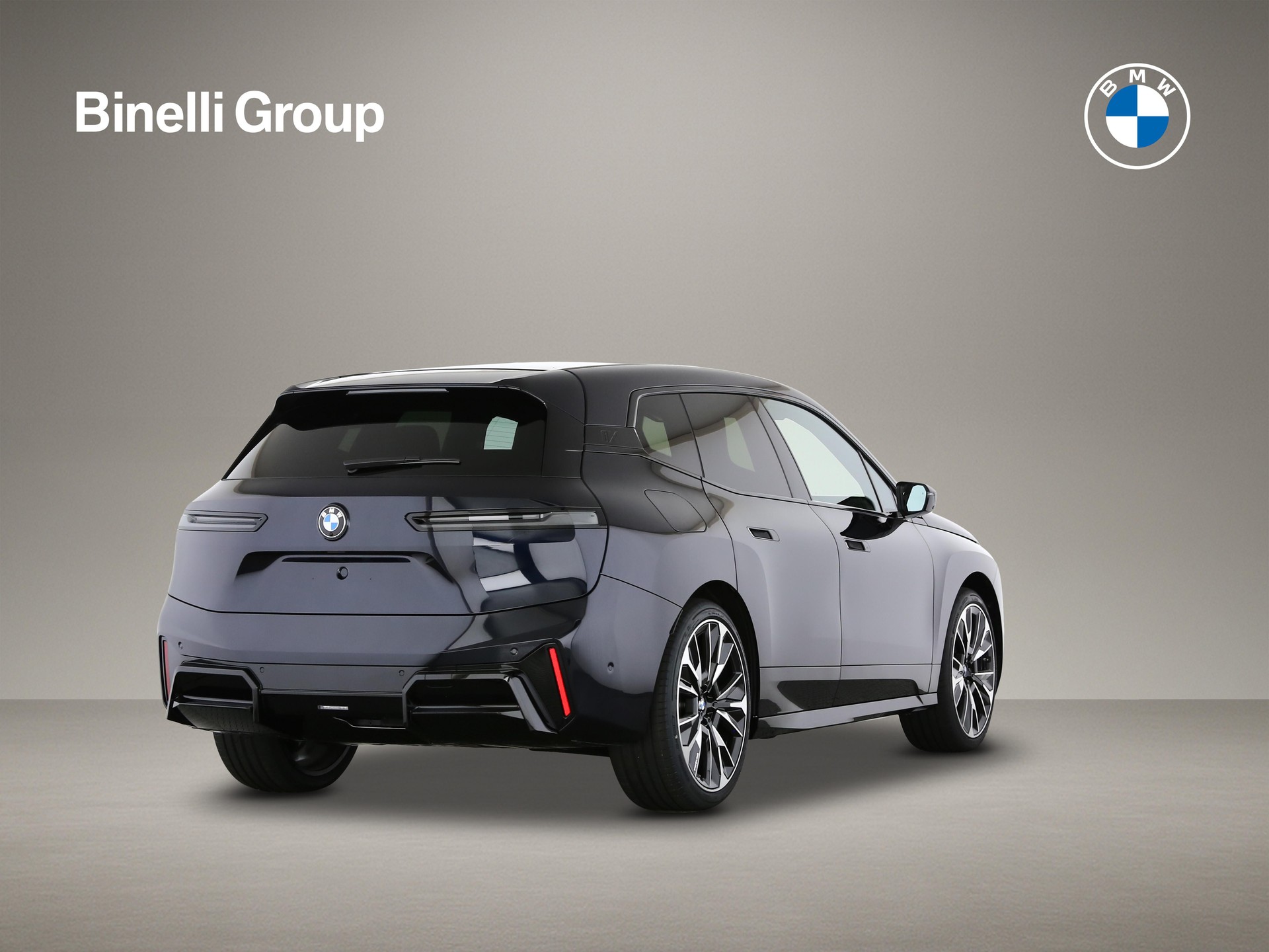 BMW iX xDrive60-showroom-element-1