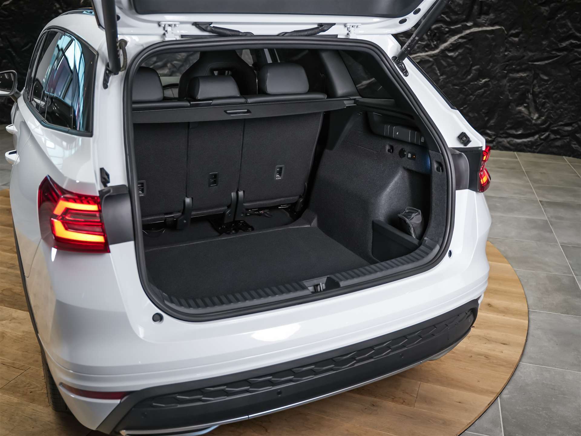 SKODA Kodiaq 2.0 TDI Sportline 4x4 *Werksgarantie*Matrix LED*AHK*-image-43
