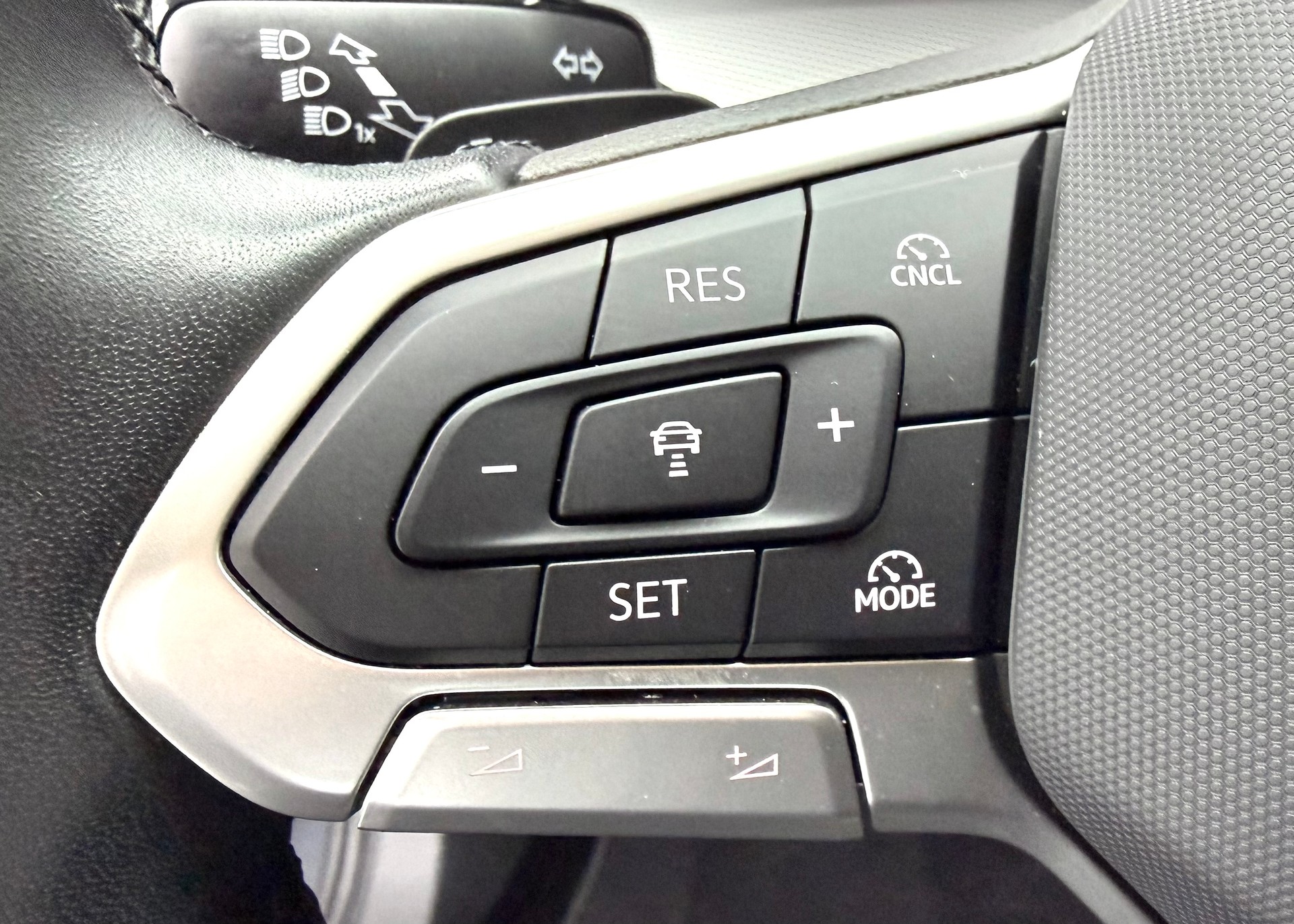 VW Golf 2.0 TDI Style DSG RÜCKFAHRKAMERA-image-9