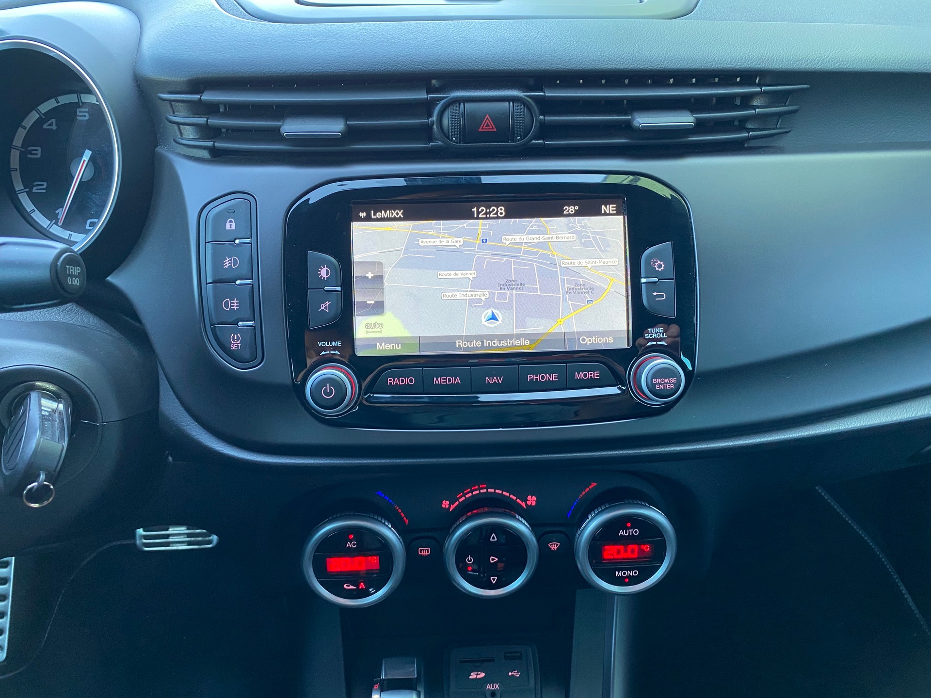 ALFA ROMEO Giulietta 1750 TBi Quadrifoglio Verde TCT-image-22