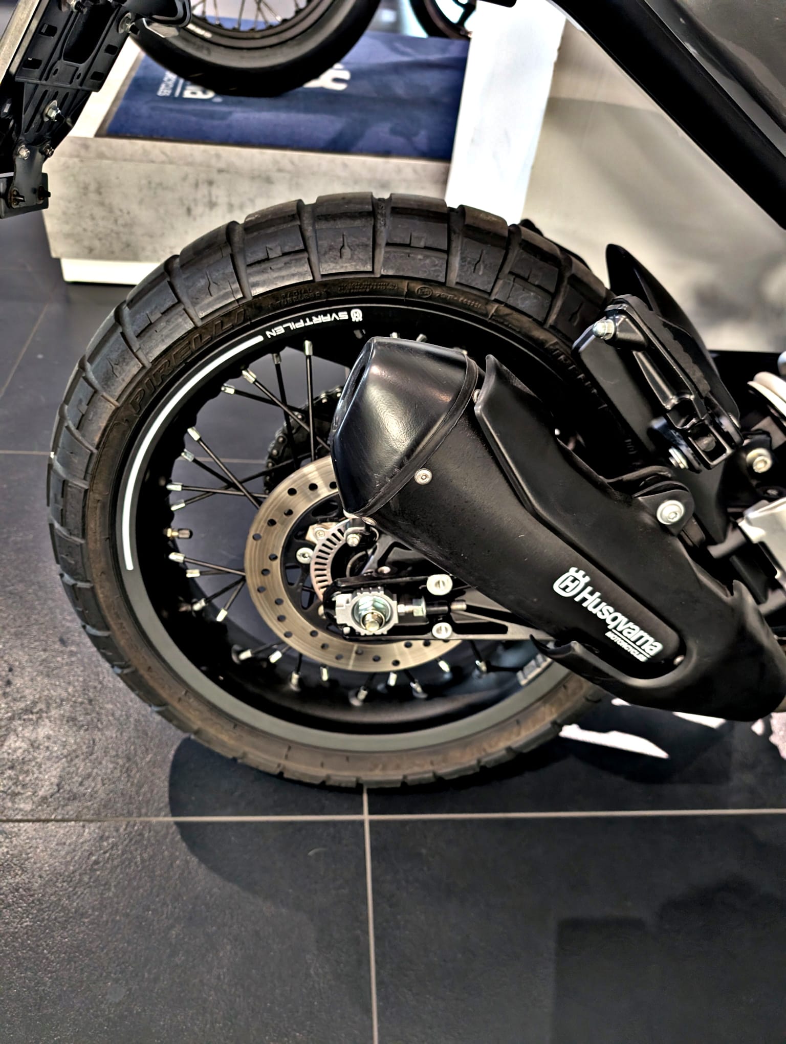 HUSQVARNA Svartpilen 125-image-7
