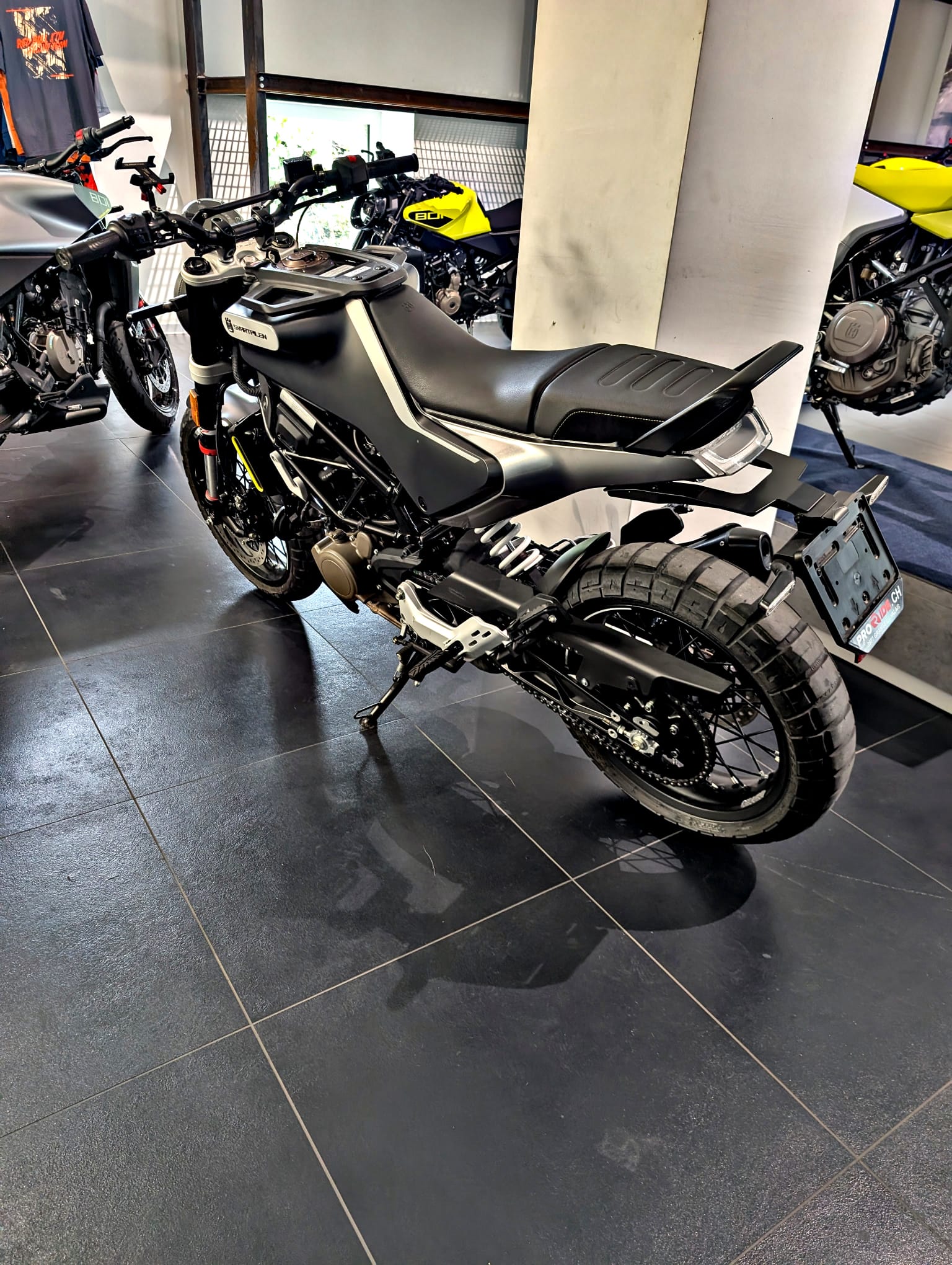 HUSQVARNA Svartpilen 125-image-5