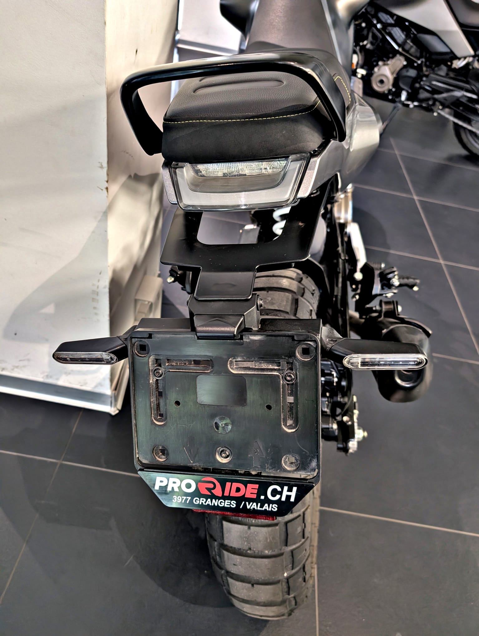 HUSQVARNA Svartpilen 125-image-6