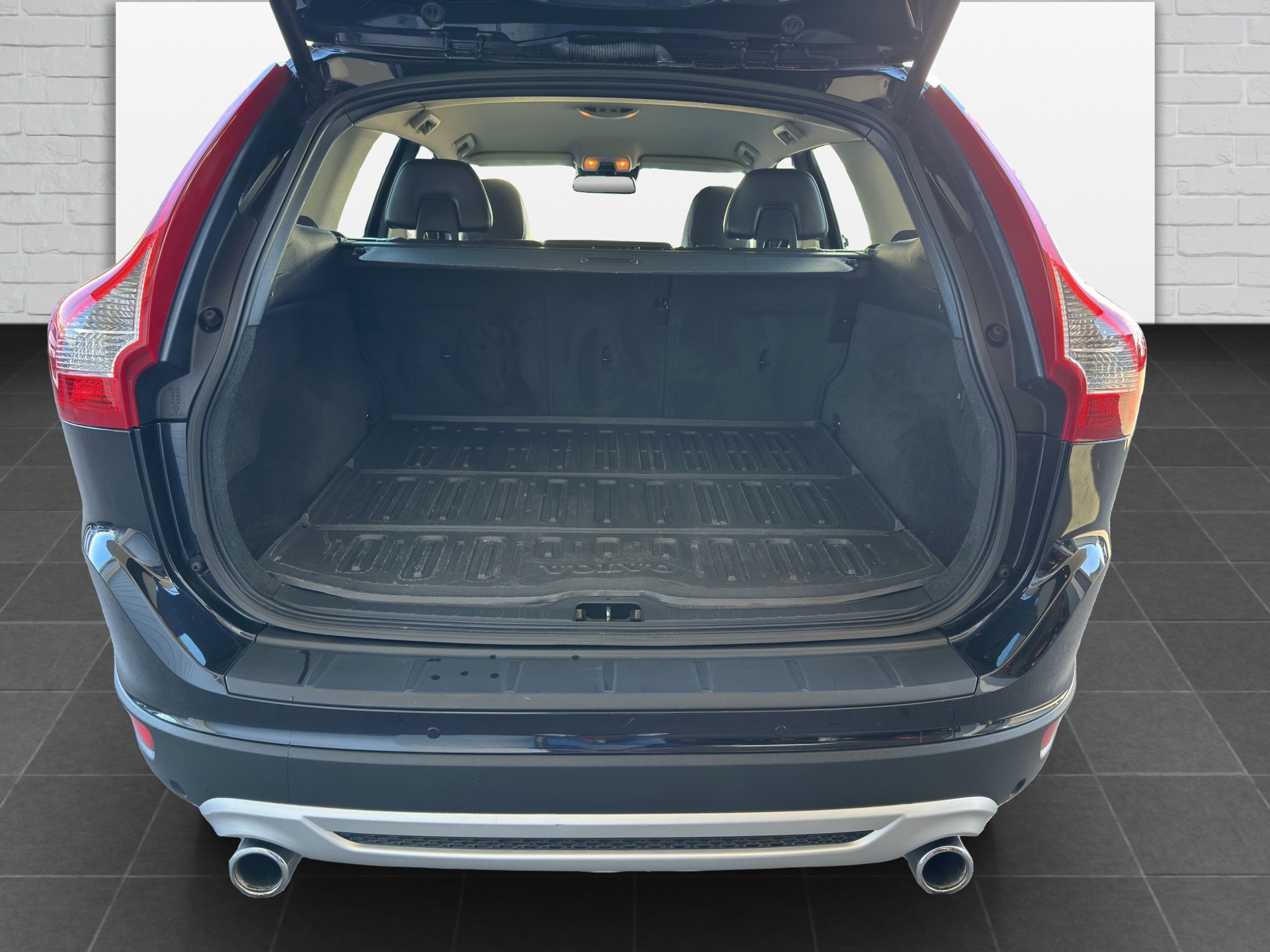 VOLVO XC60 D3 AWD R-Design Geartronic-image-14