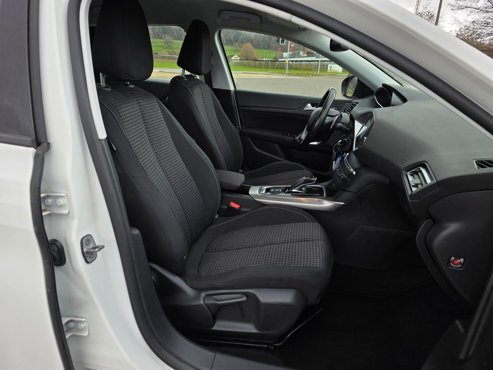 PEUGEOT 308 SW 1.5 BlueHDI Business Line EAT8 * Ab MFK 2026 * Frisch ab Service inkl. ZR + WP *-image-11