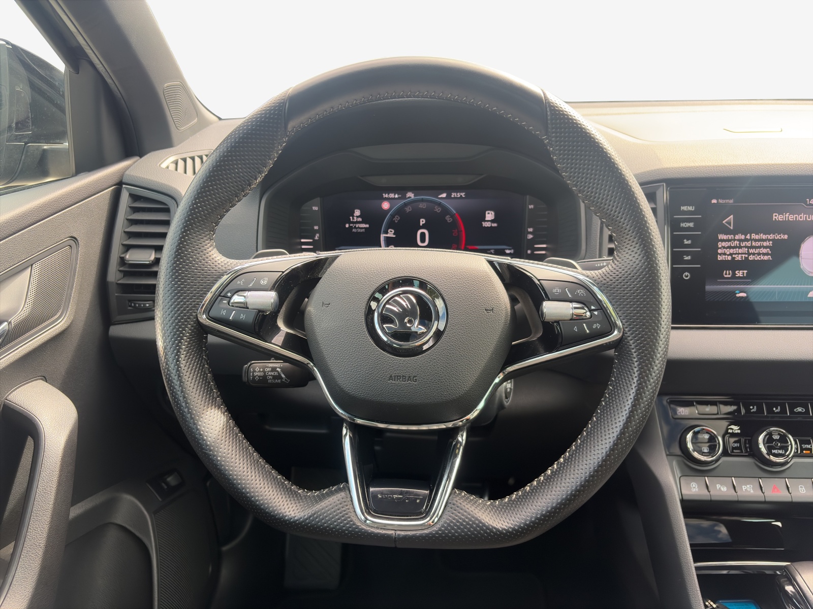 SKODA Karoq 2.0 TSI SportLine 4x4 DSG-image-9