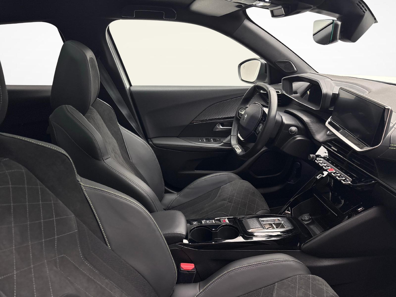 PEUGEOT 2008 e-GT-image-9